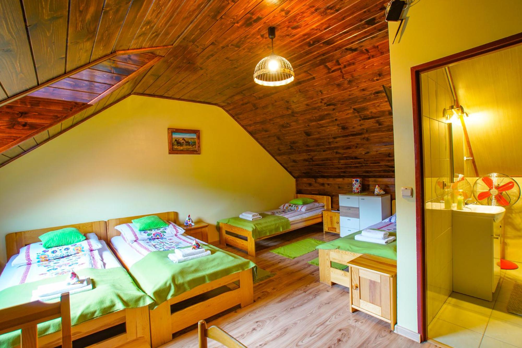Quadruple Room with Private Bathroom photo 2
