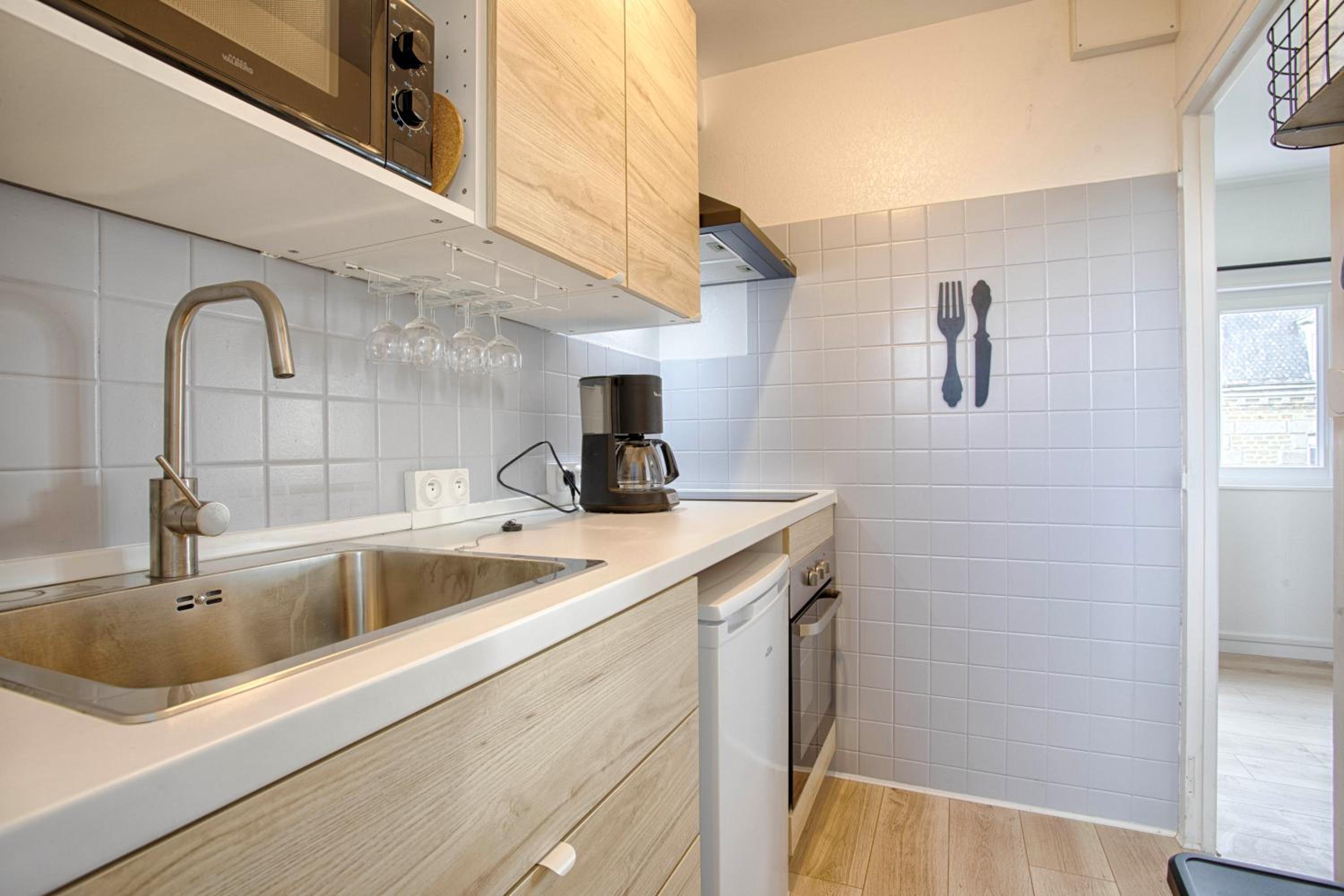 One-Bedroom Apartment - Photo 3