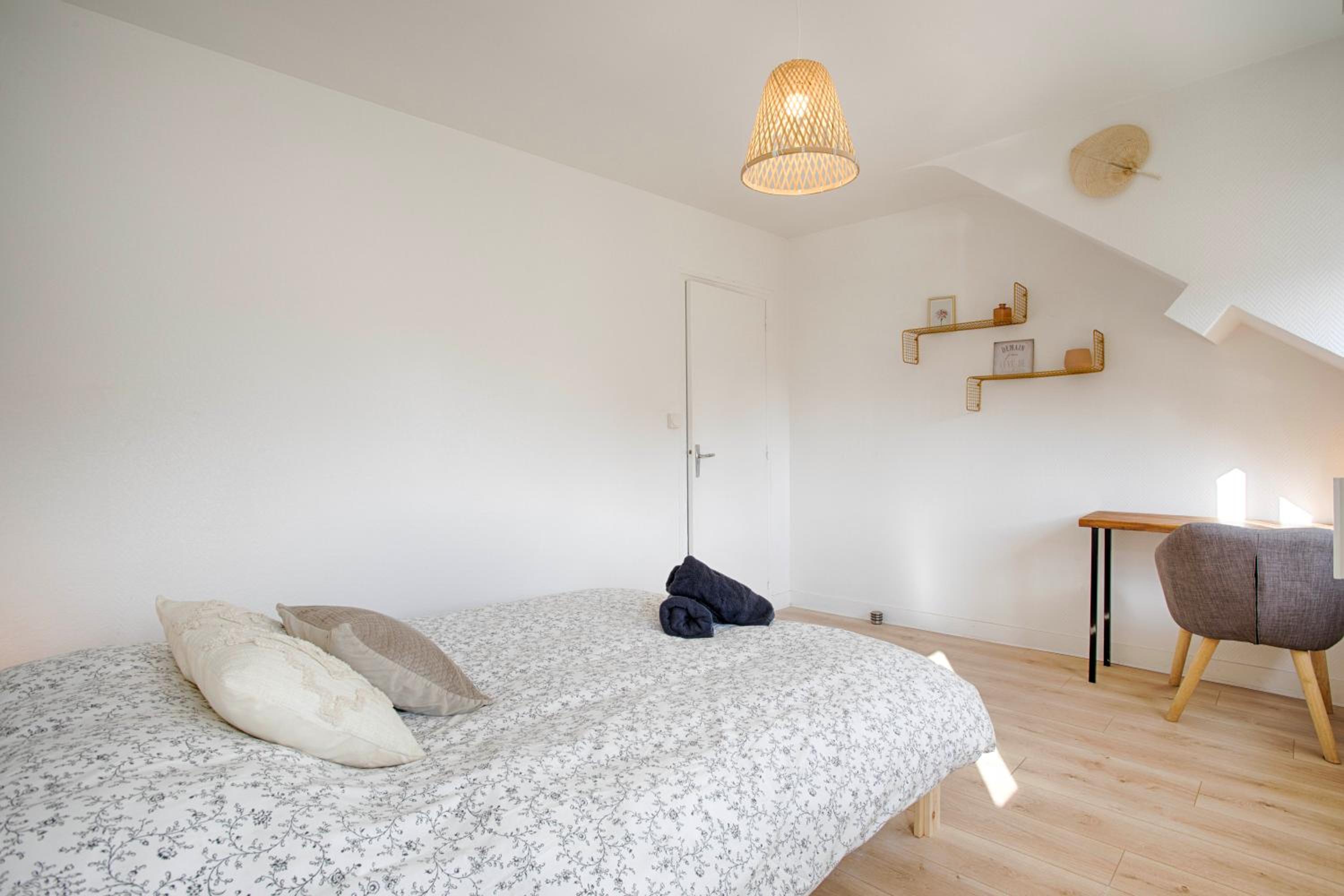 One-Bedroom Apartment - Photo 8