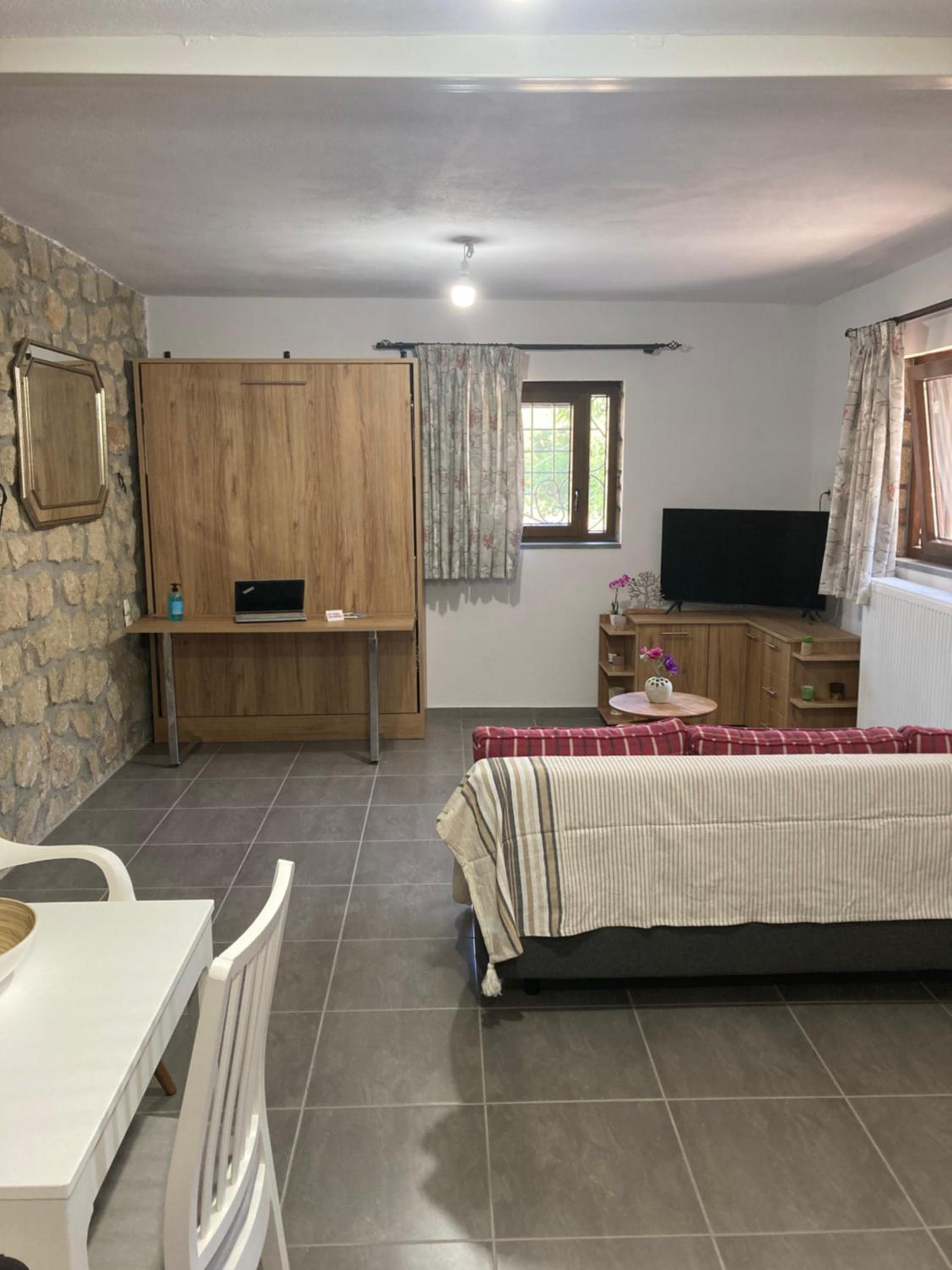 One-Bedroom House - Photo 10