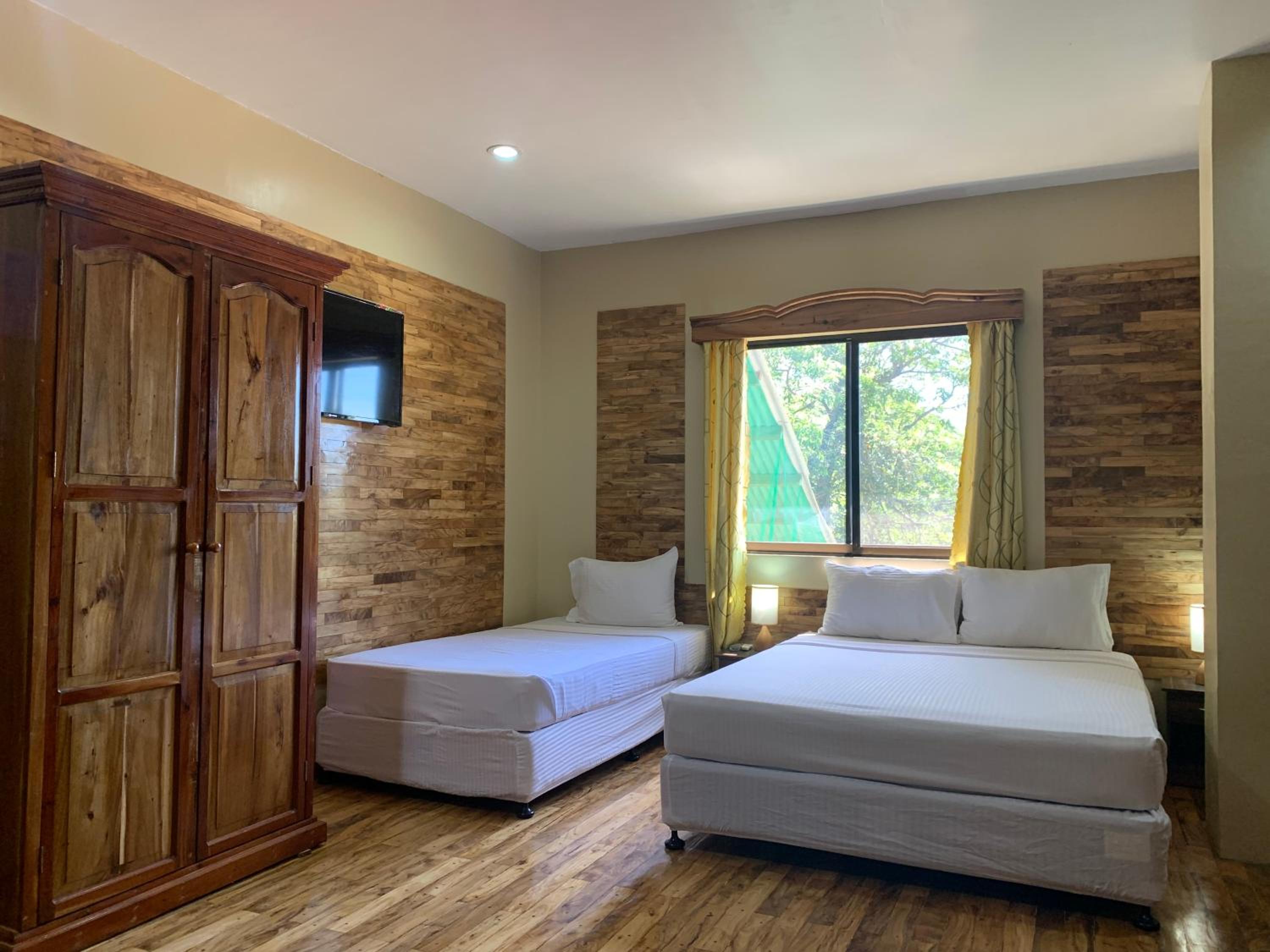 Double or Twin Room with Extra Bed - Photo 9
