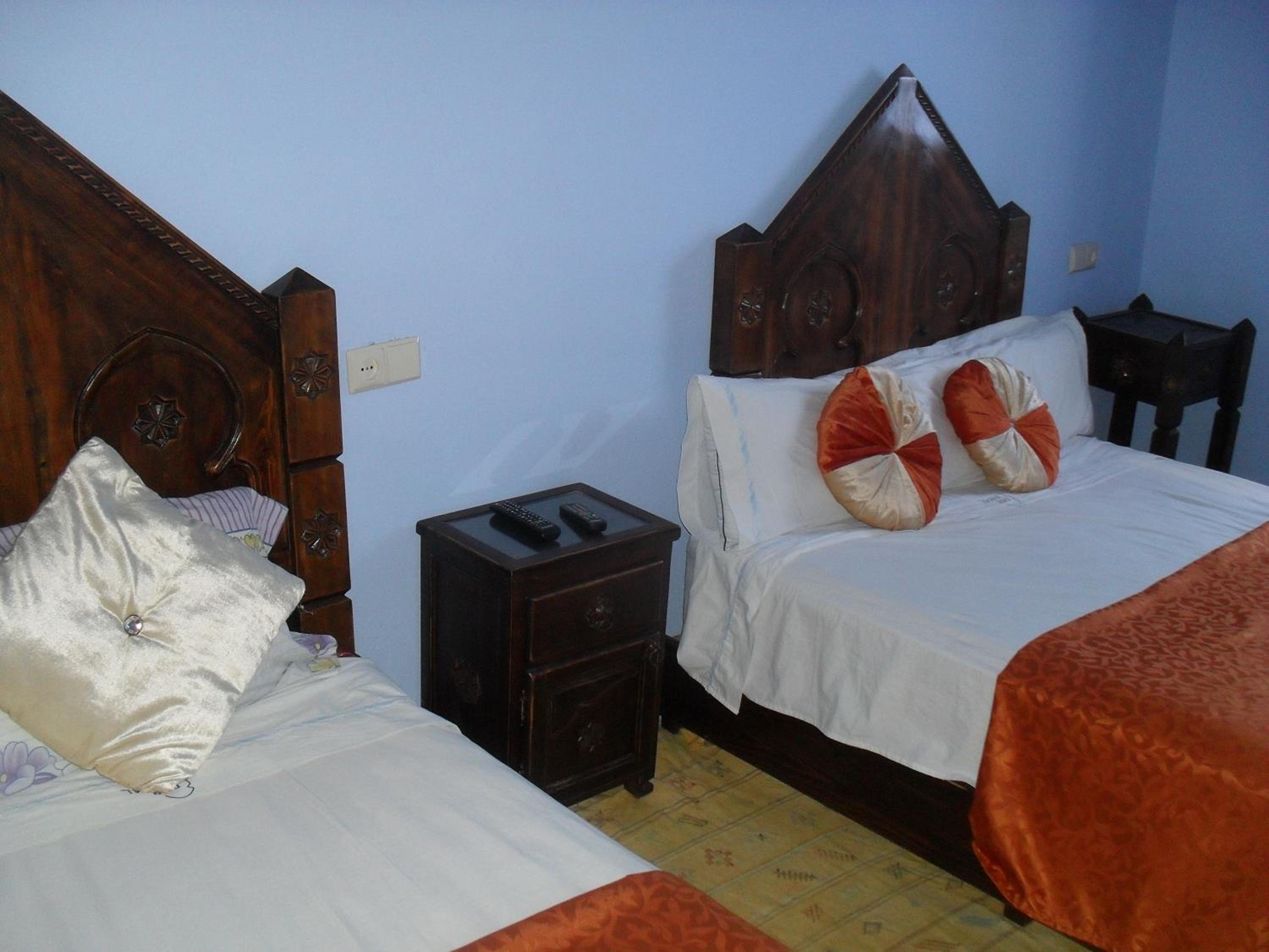 Standard Twin Room - Photo 7