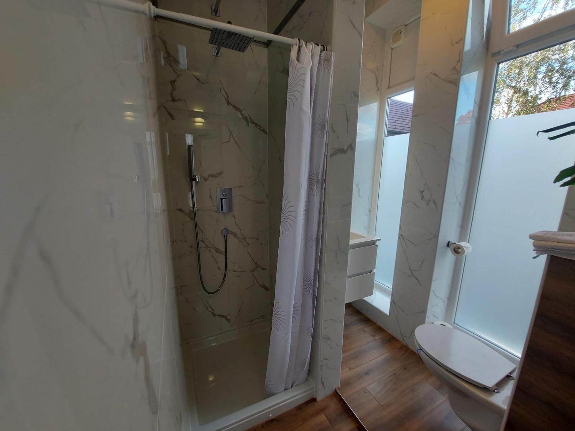 Deluxe Double Room with Extra Bed - Photo 15