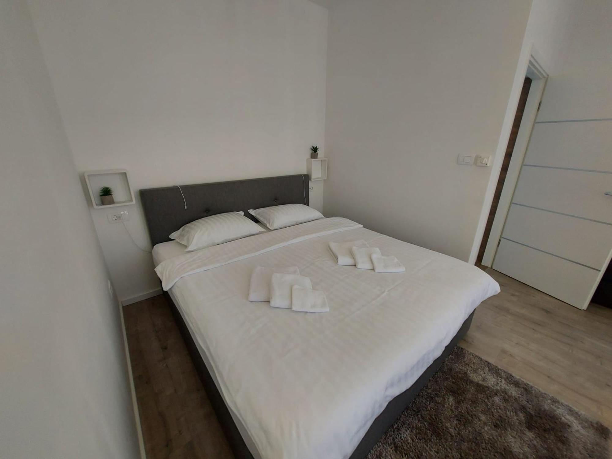 Deluxe Double Room with Extra Bed - Photo 19