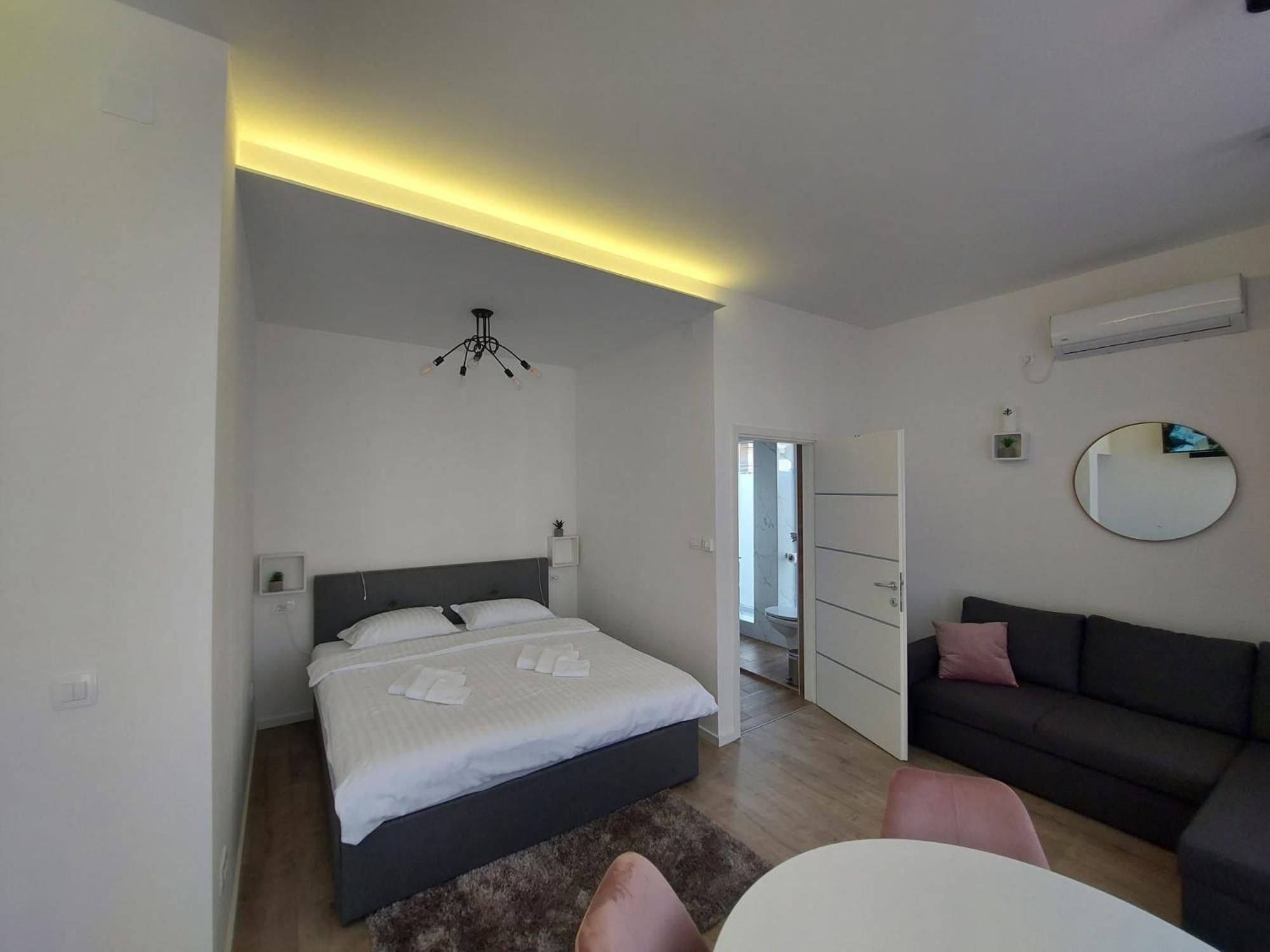 Deluxe Double Room with Extra Bed - Photo 18