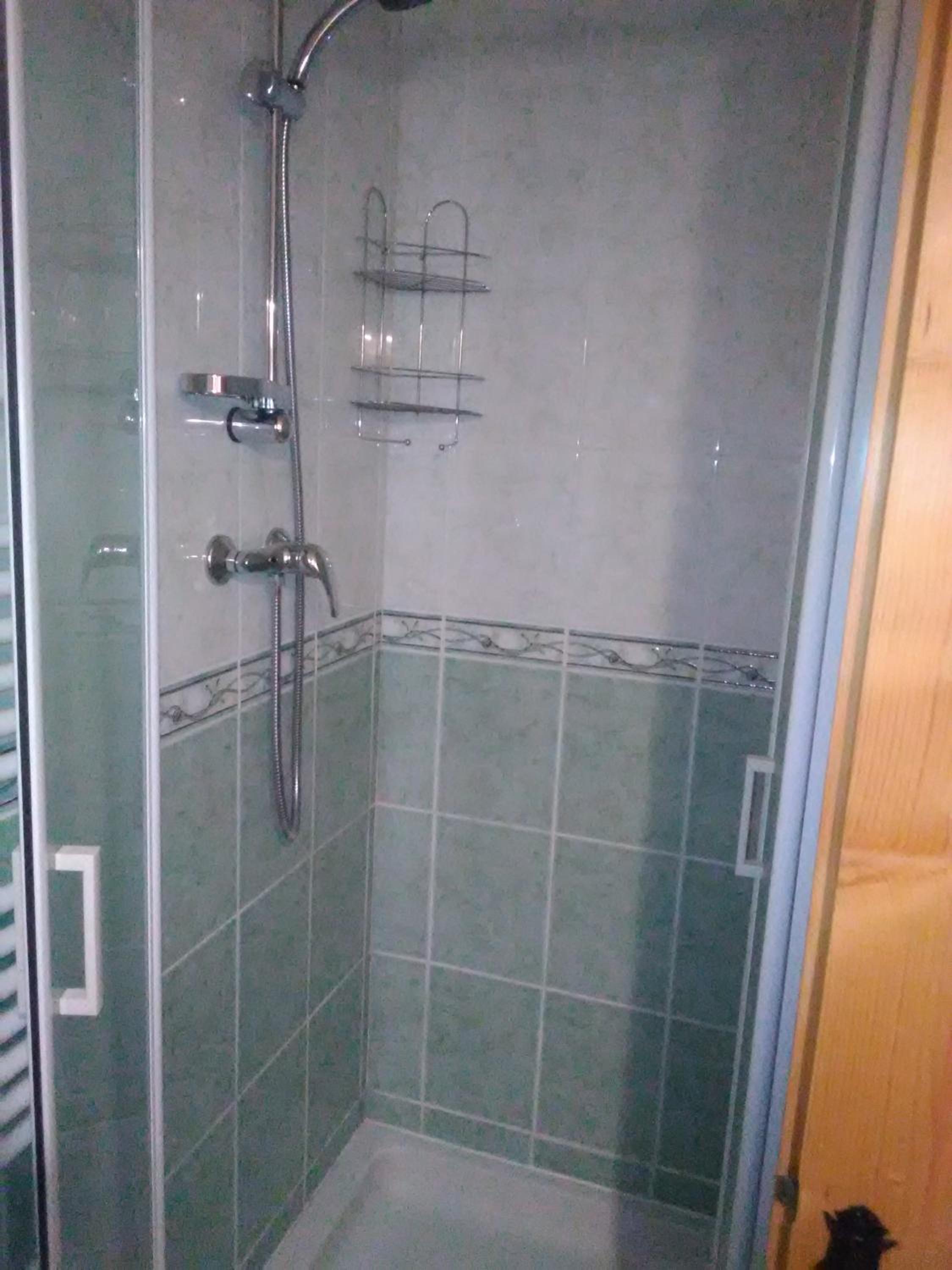 Quadruple Room with Bathroom - Photo 5