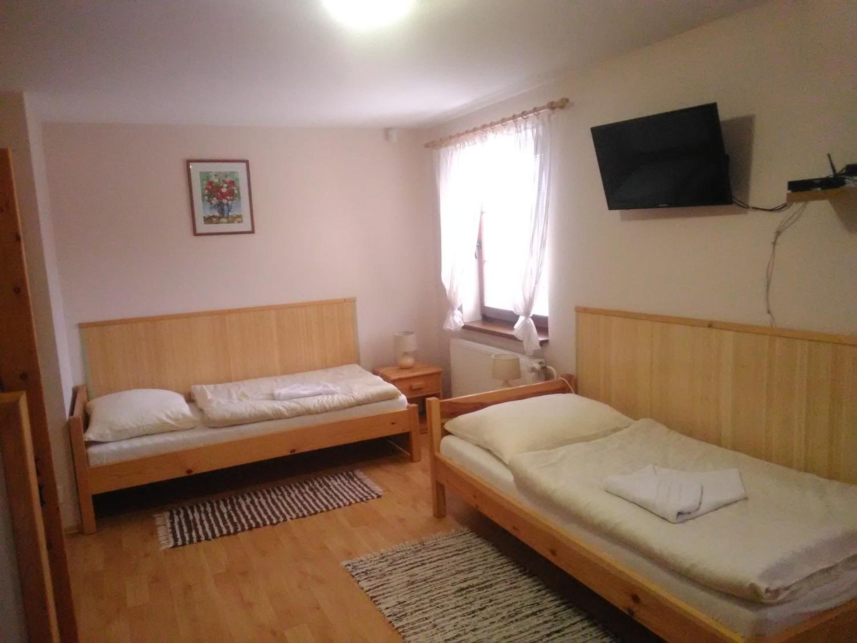 Quadruple Room with Bathroom - Photo 7