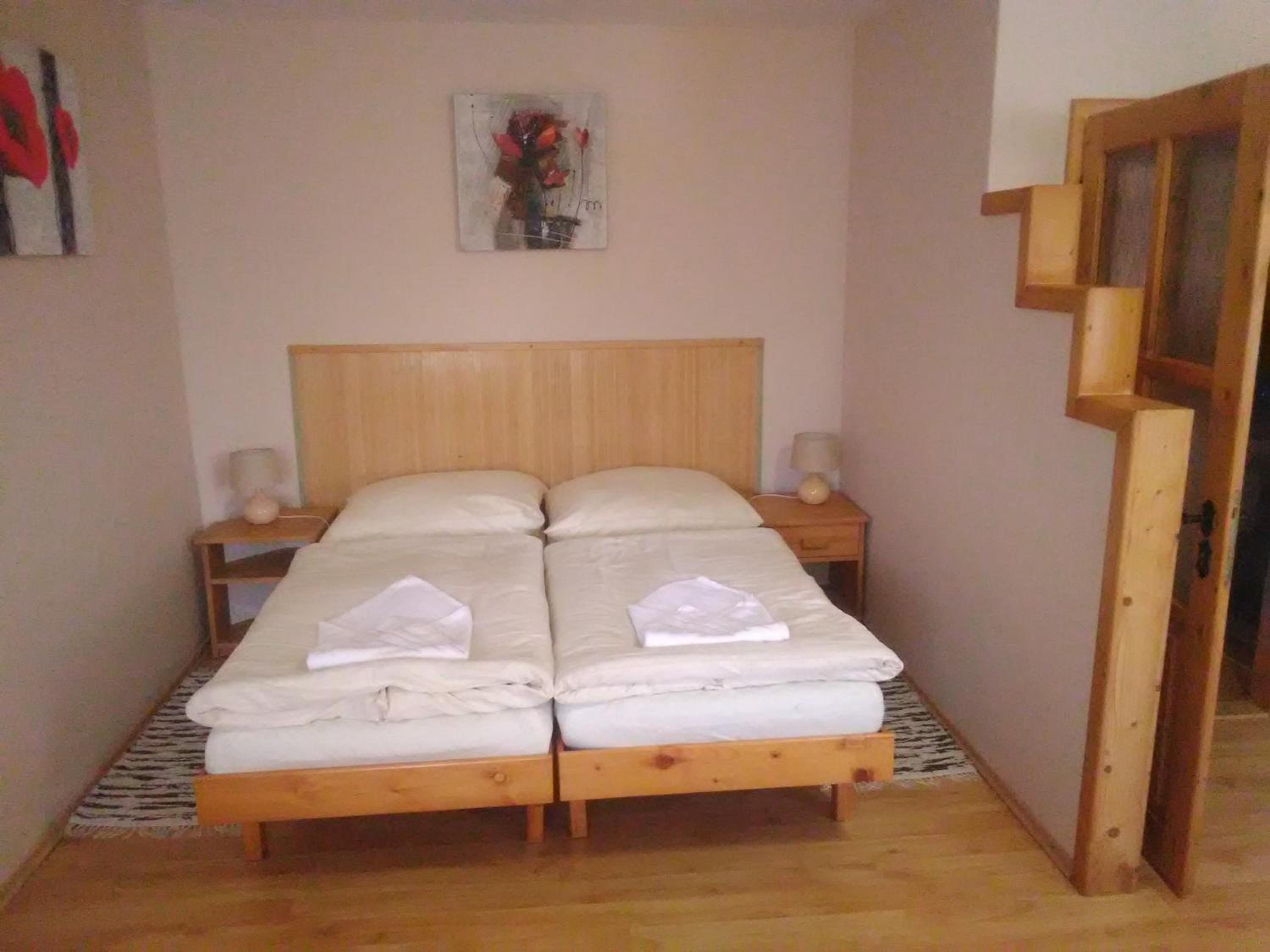 Quadruple Room with Bathroom - Photo 8