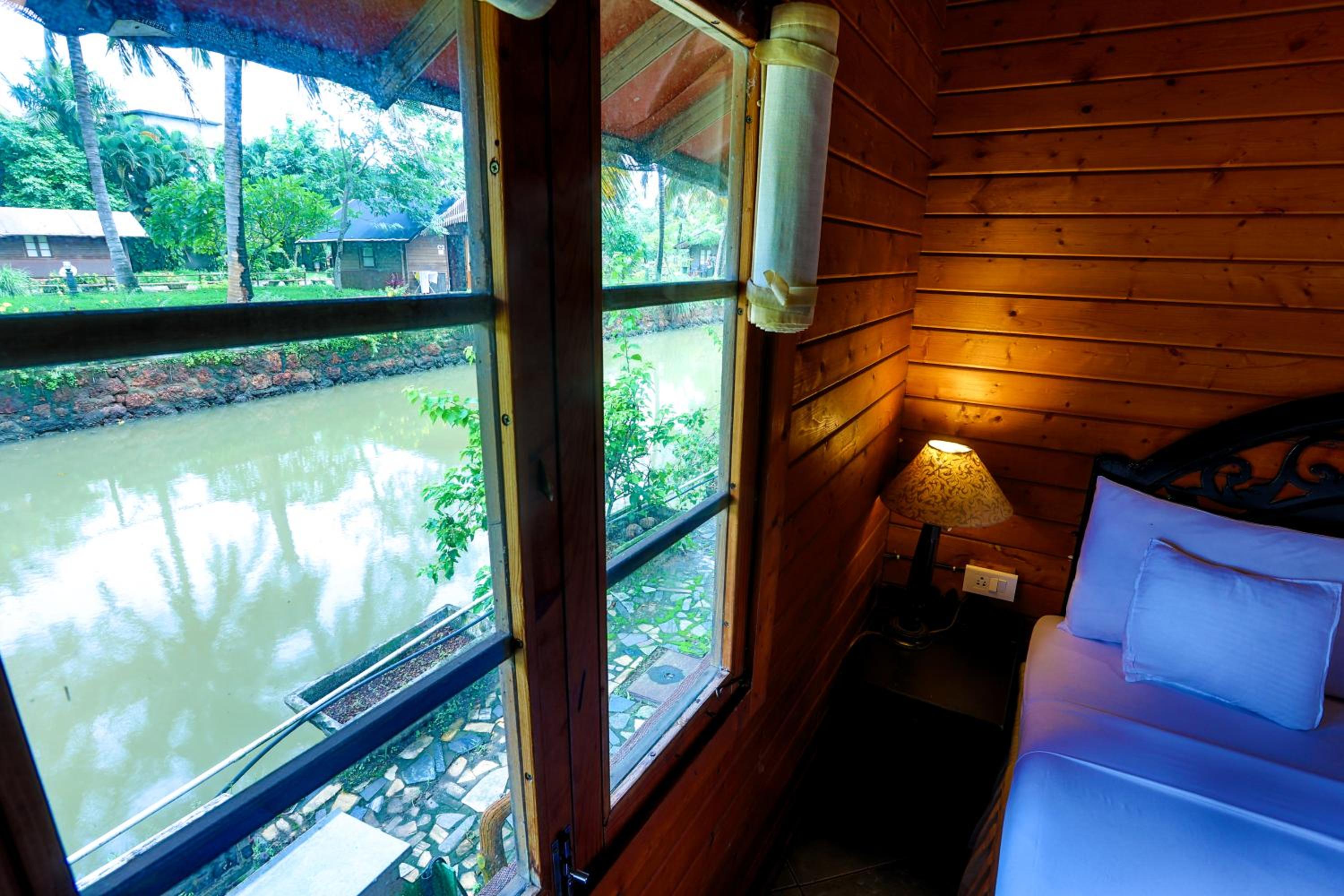 Wood Cottage - Photo 3