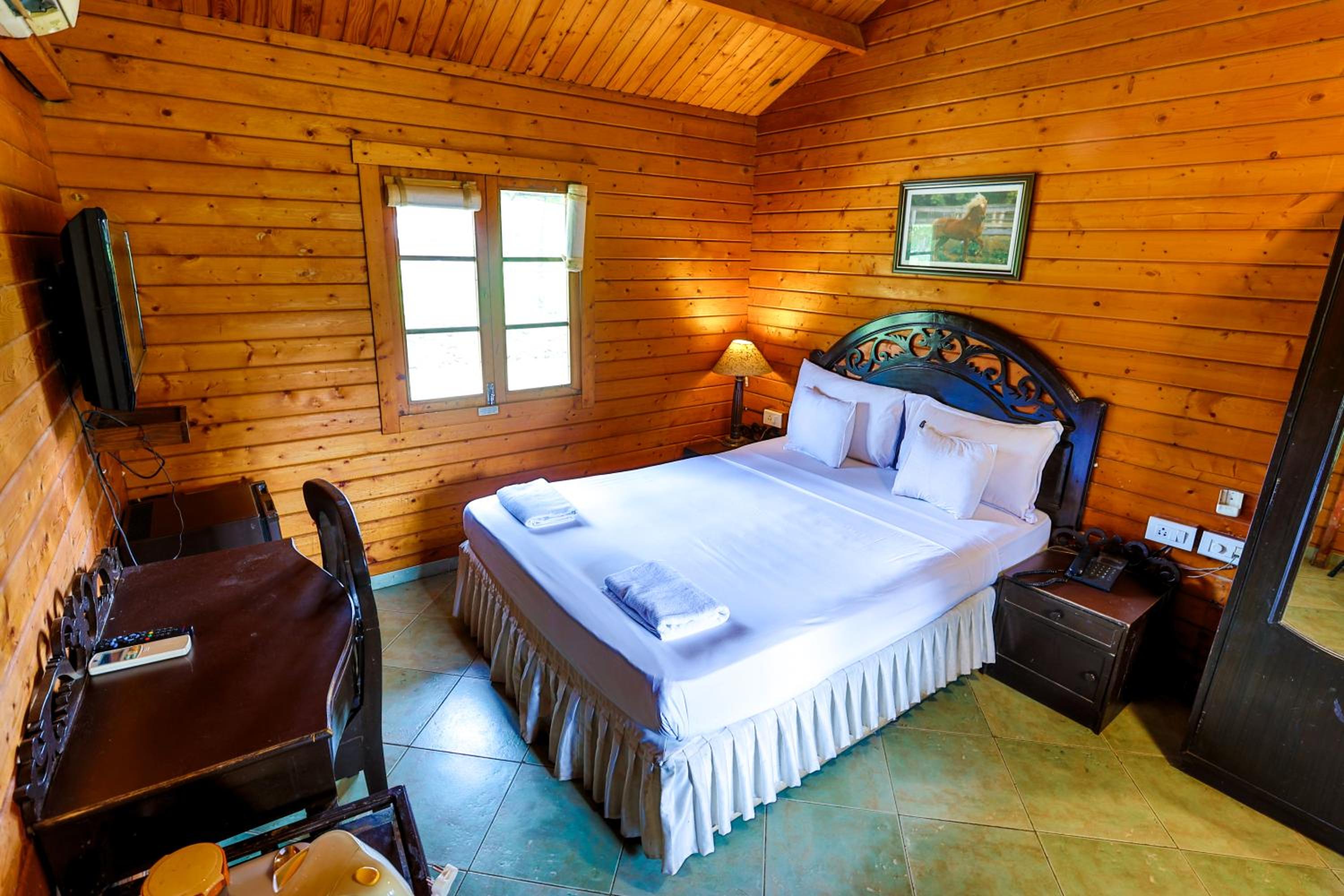 Wood Cottage - Photo 2