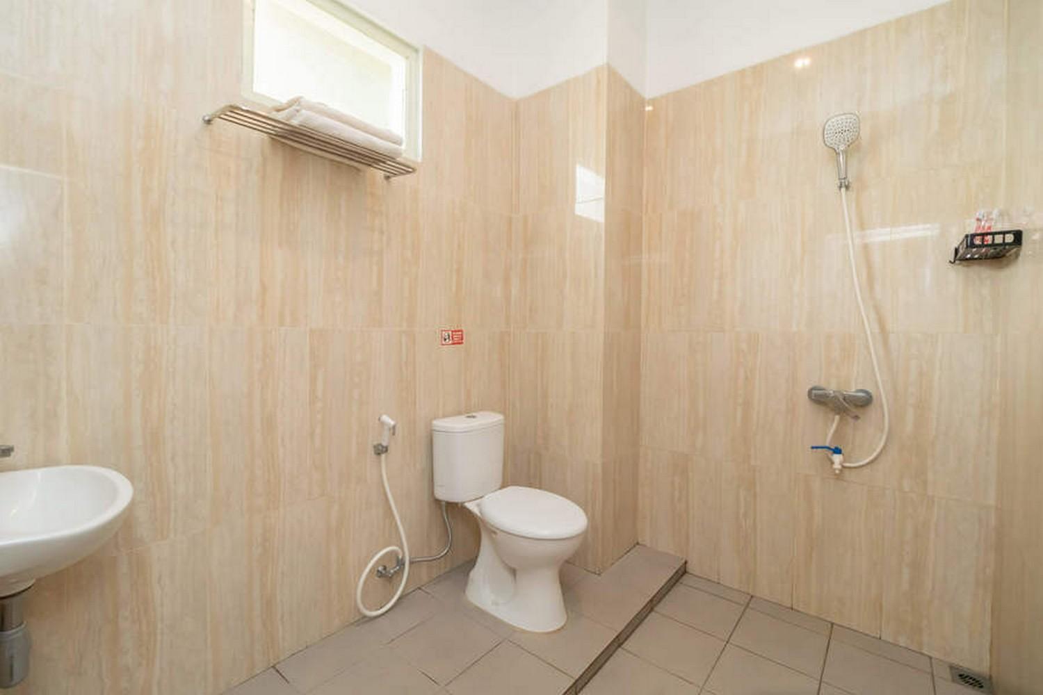 Family Room - Photo 2