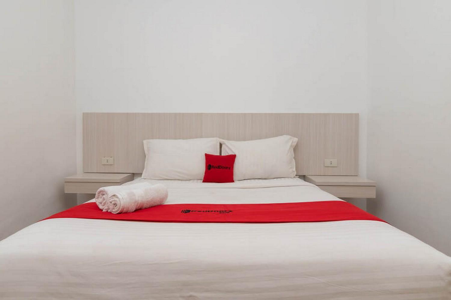 Standard Double Room - Photo 11
