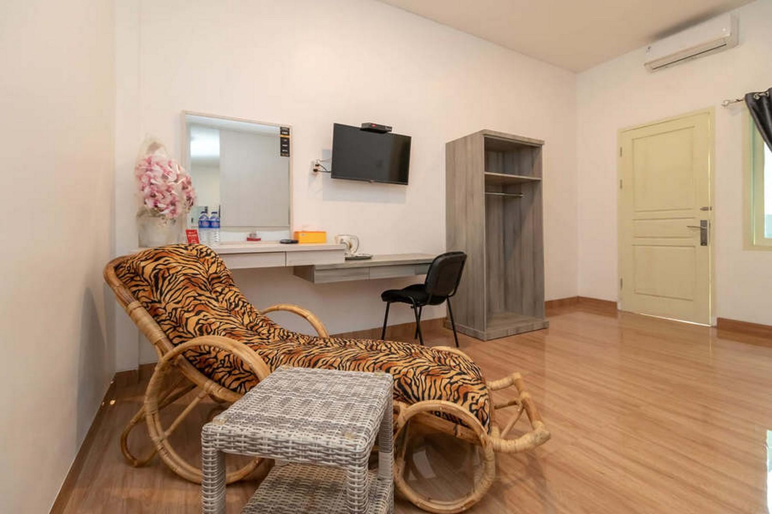 Family Room - Photo 6