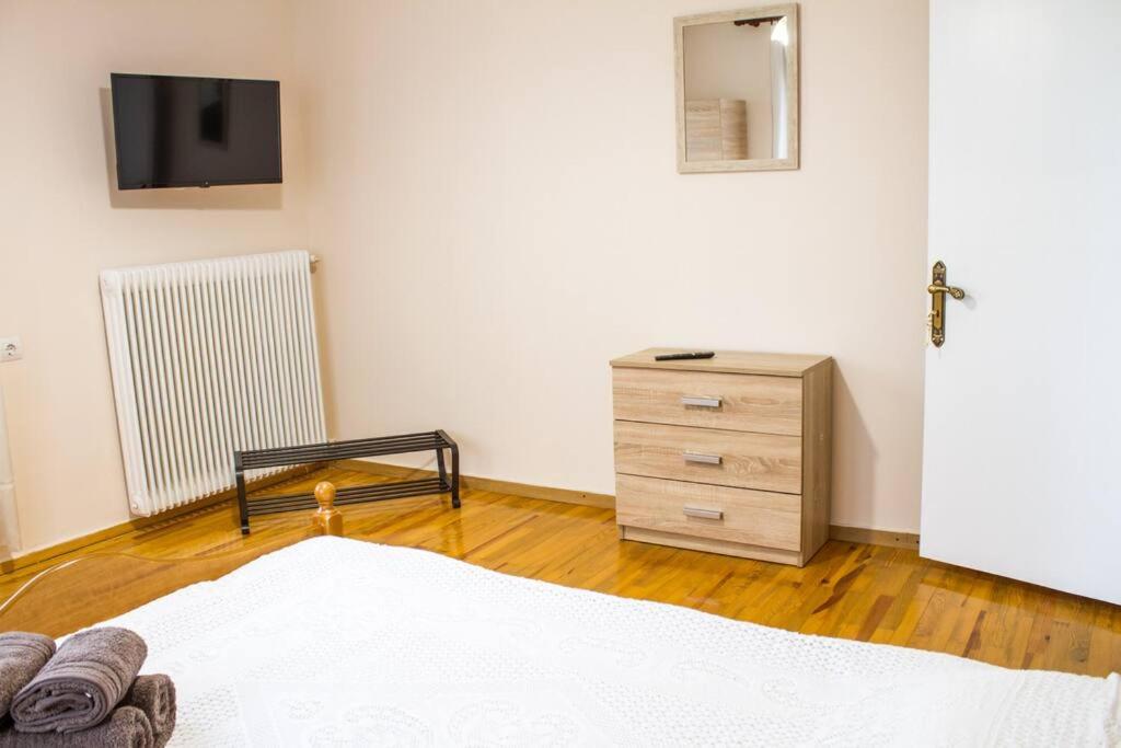 Three-Bedroom House photo 3