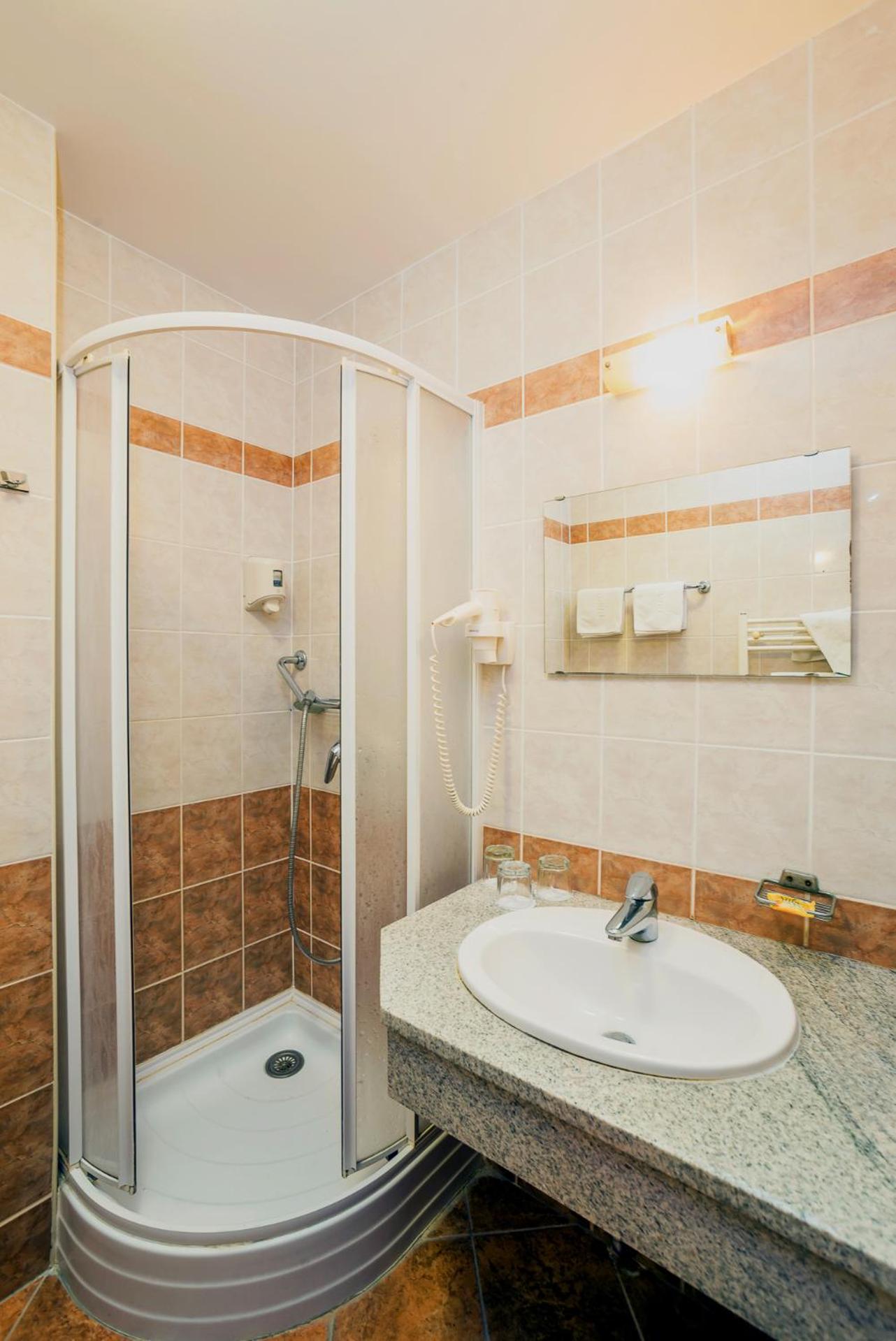 Double Room - Photo 4