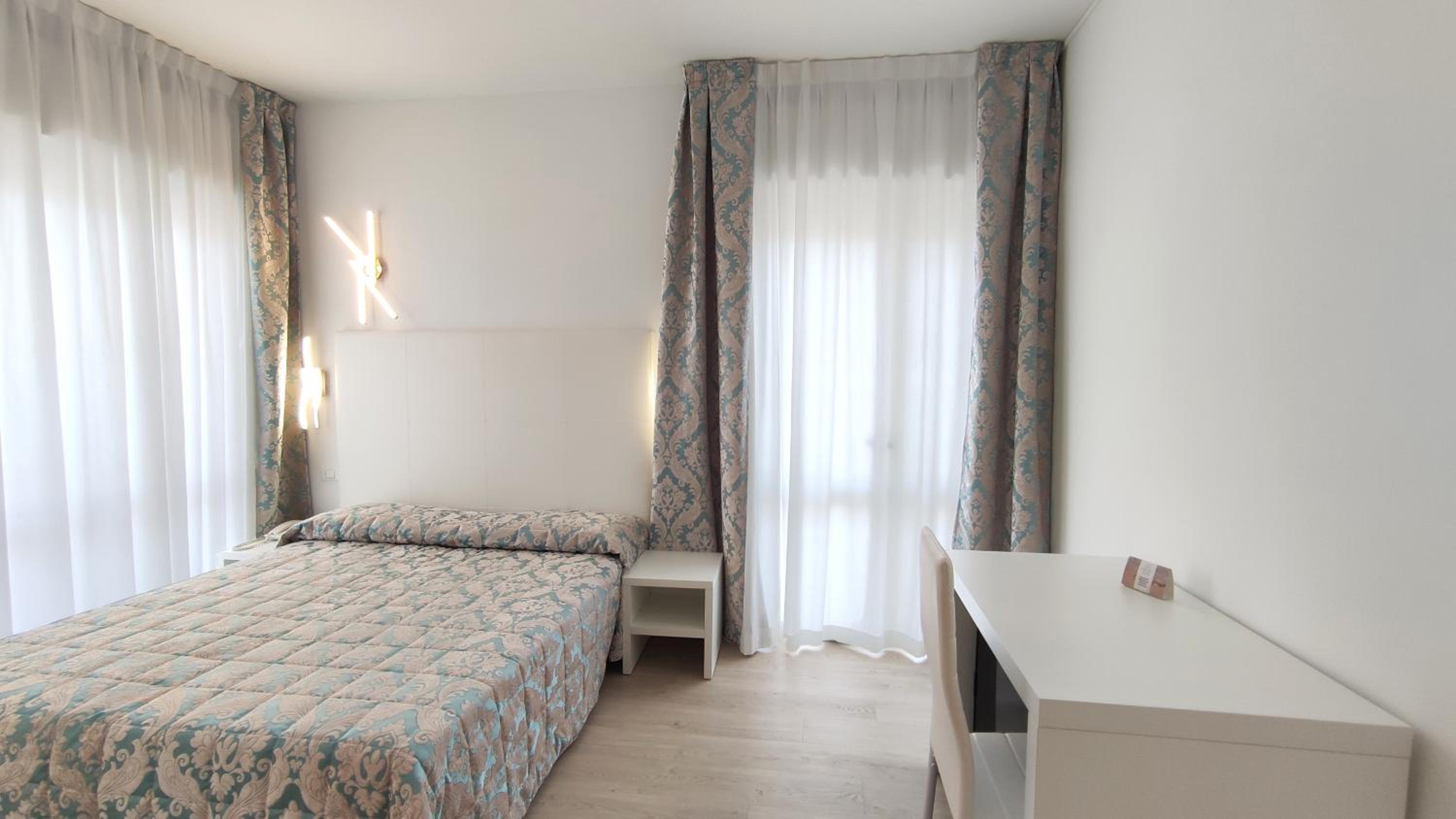 Double Room with Balcony and Lateral Sea View photo 1