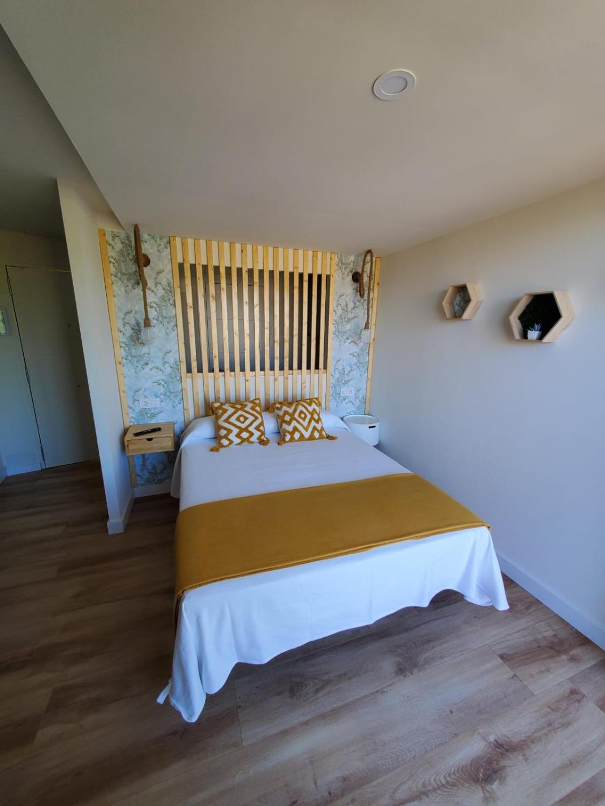Estudio con vista al jardín