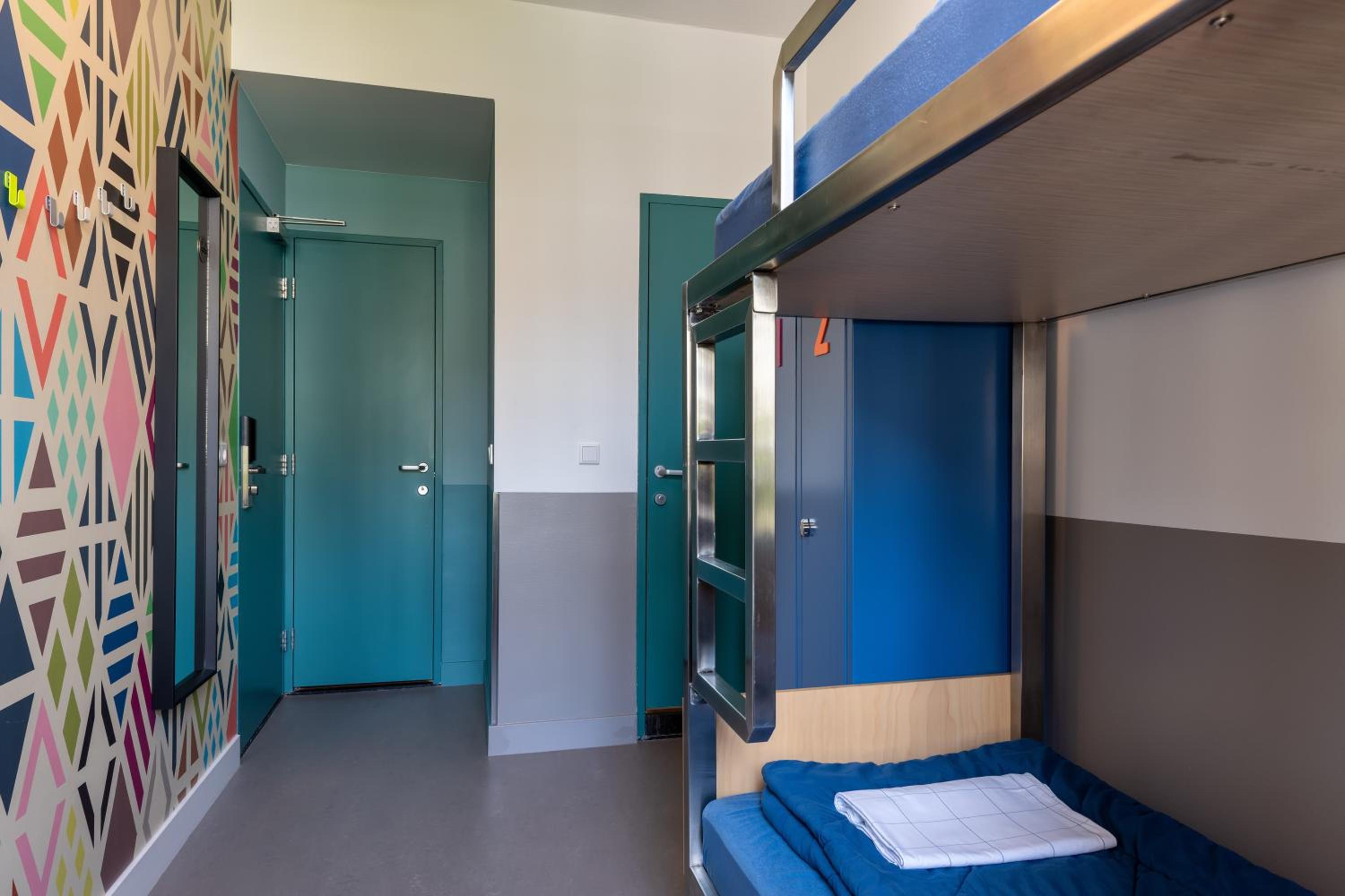 Twin Room with Bunk Beds and Private Bathroom with Shower photo 2