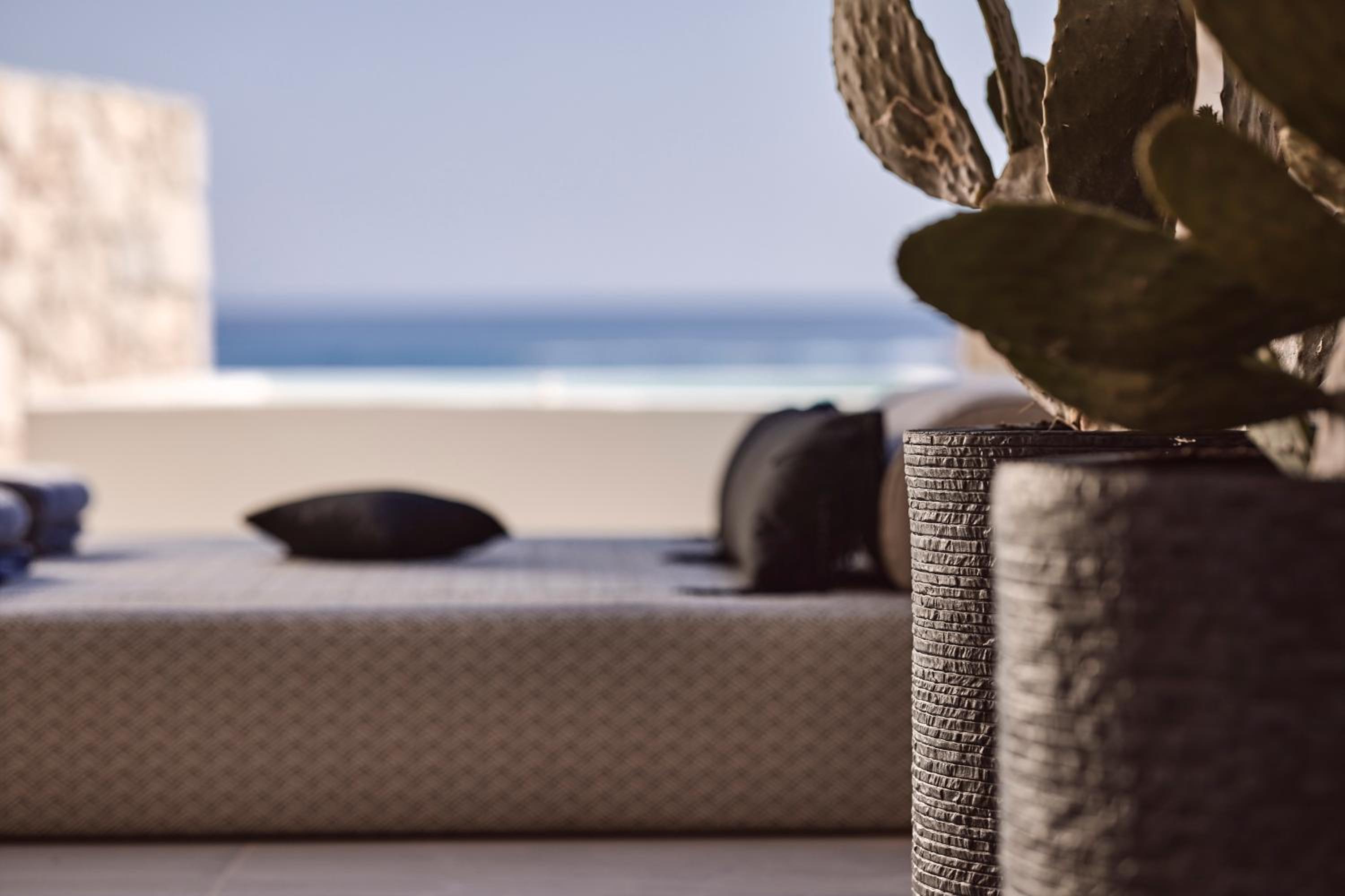 Luxury Suite with Sea View - Photo 3