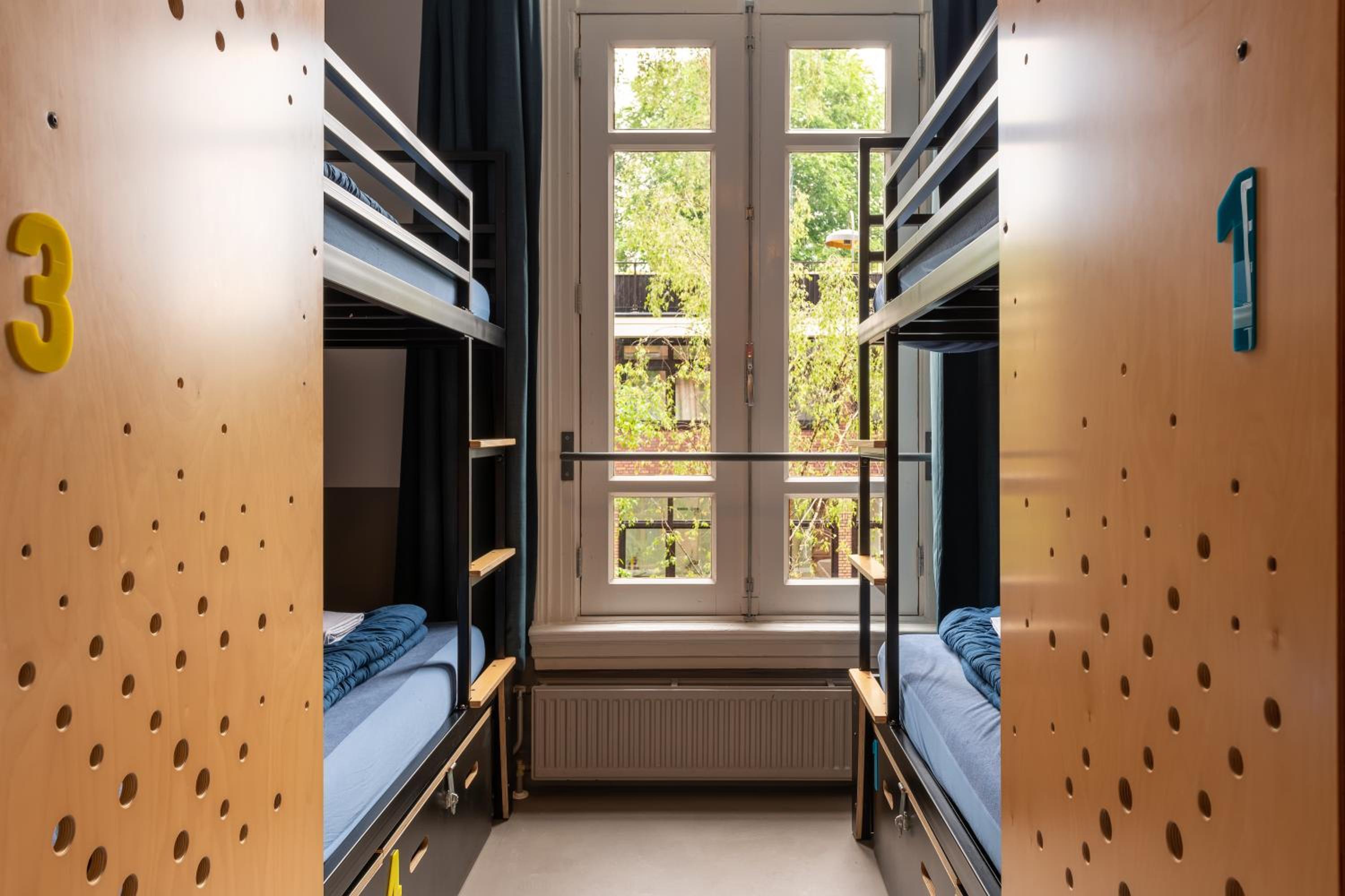 Quadruple Room with Private Bathroom and Shower photo 2
