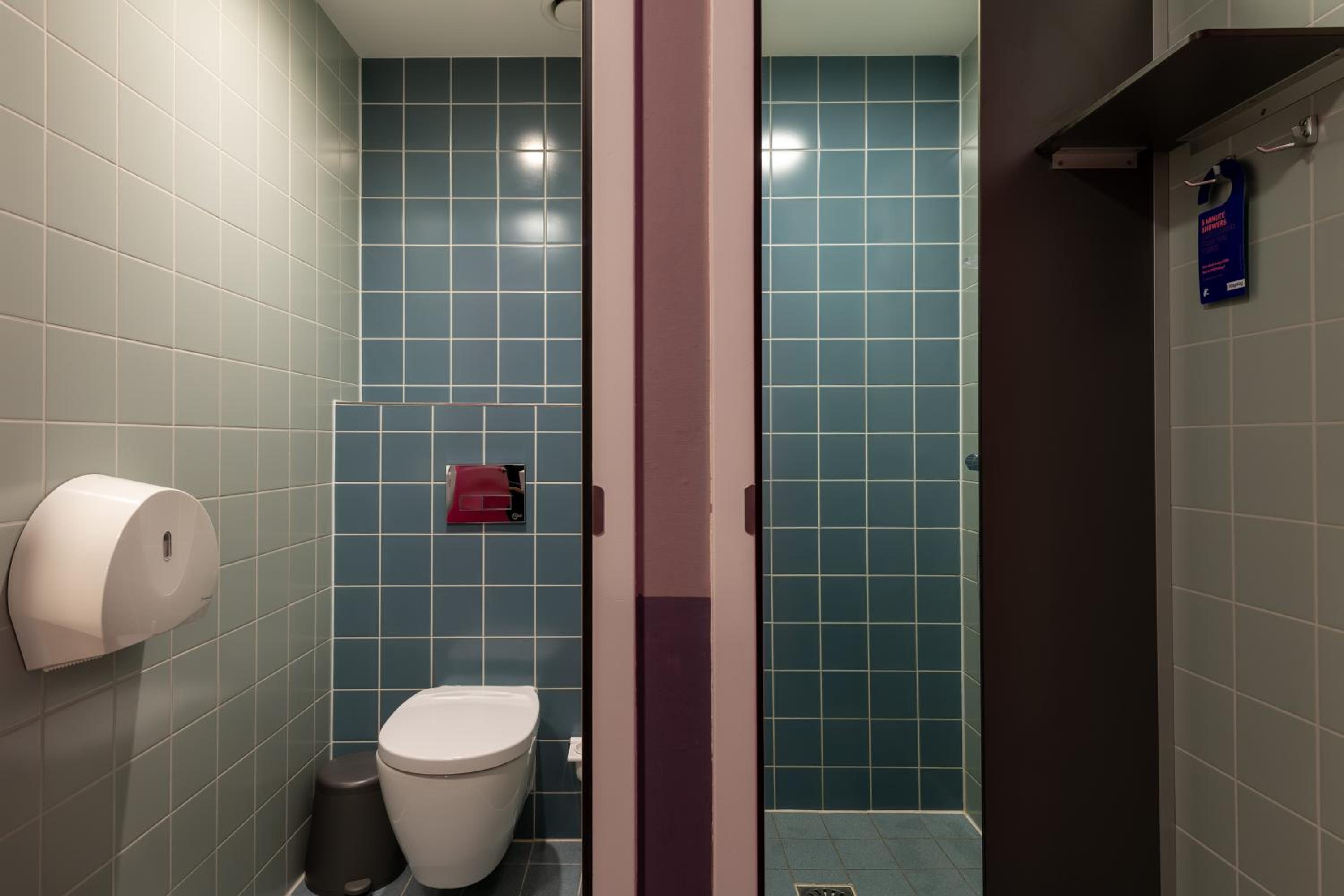 Quadruple Room with Private Bathroom and Shower photo 3