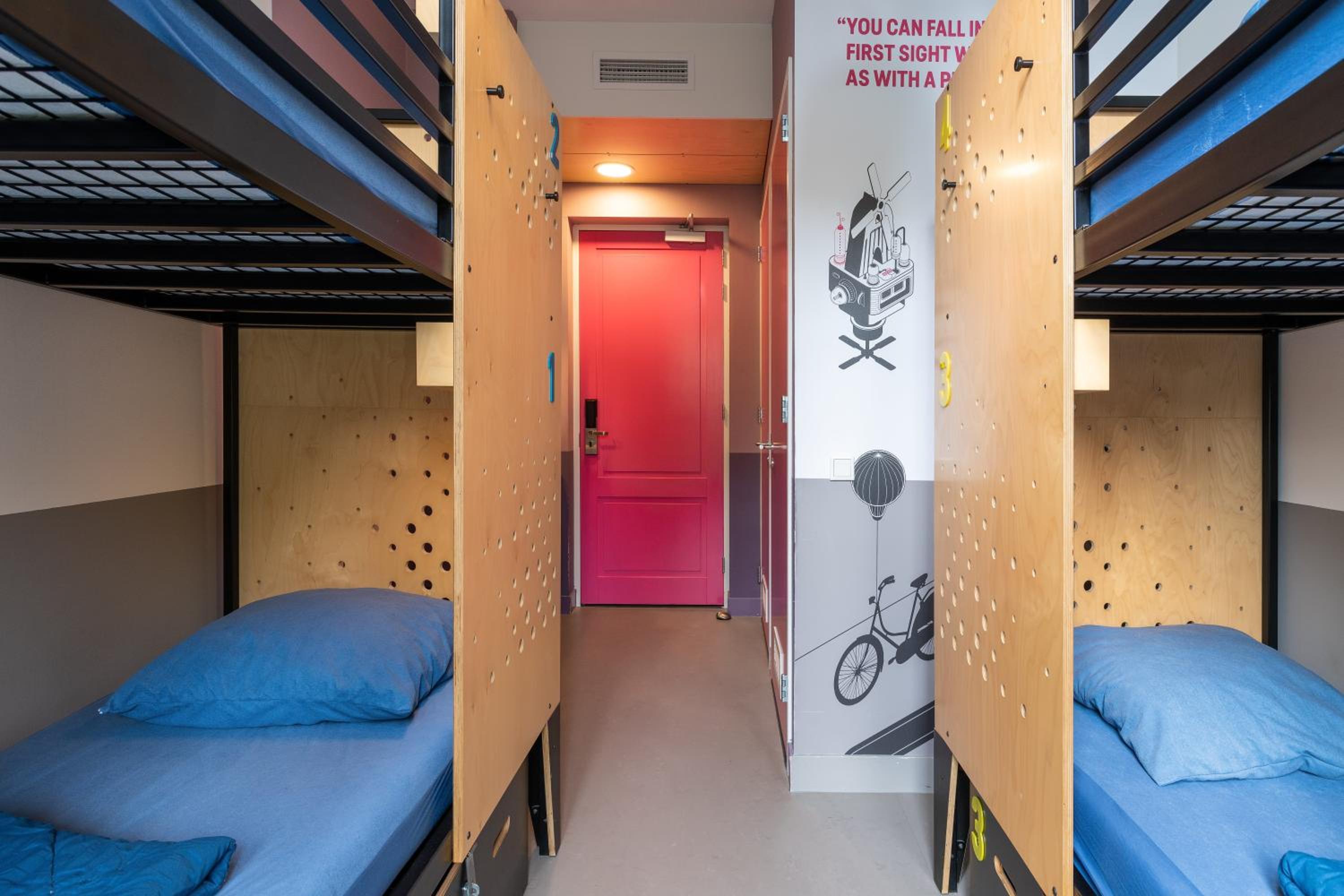 Quadruple Room with Private Bathroom and Shower photo 1