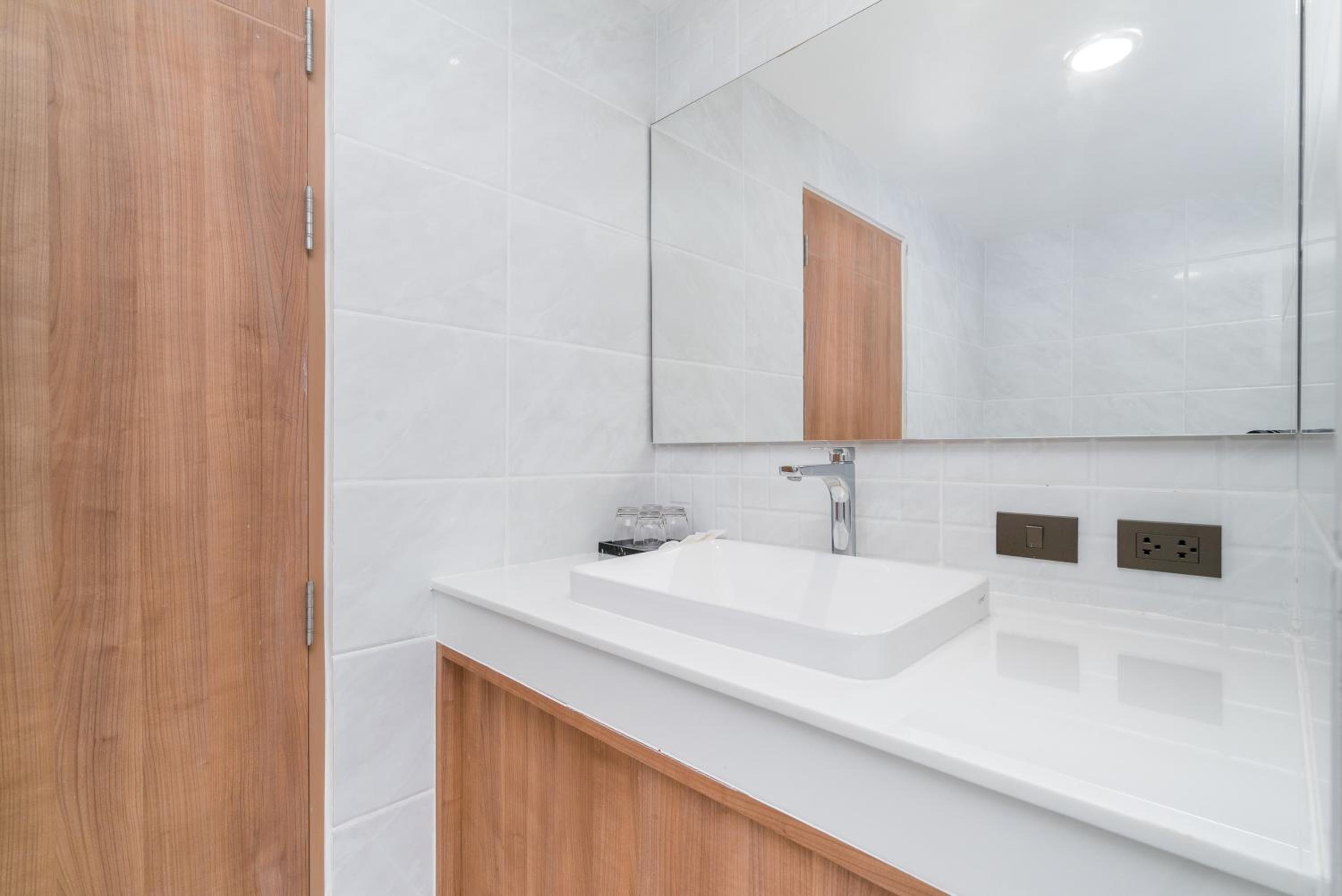 Two-Bedroom Suite - Photo 7