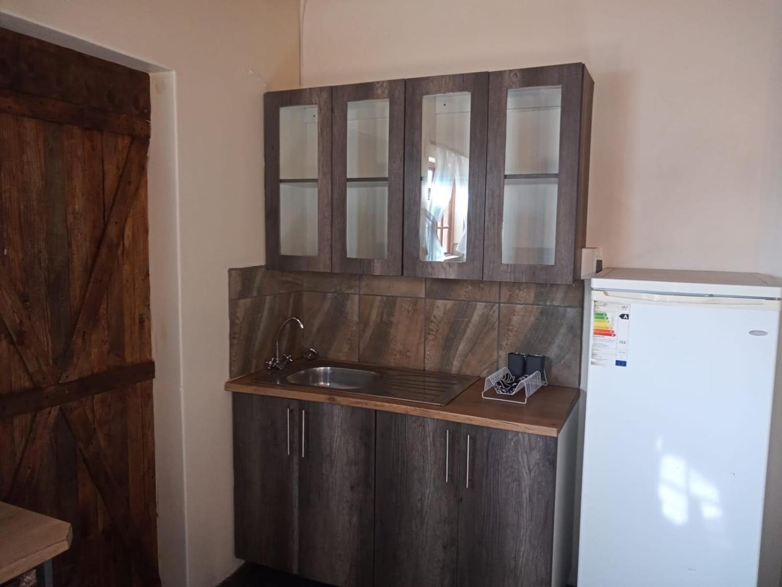 Three-Bedroom House - Photo 4