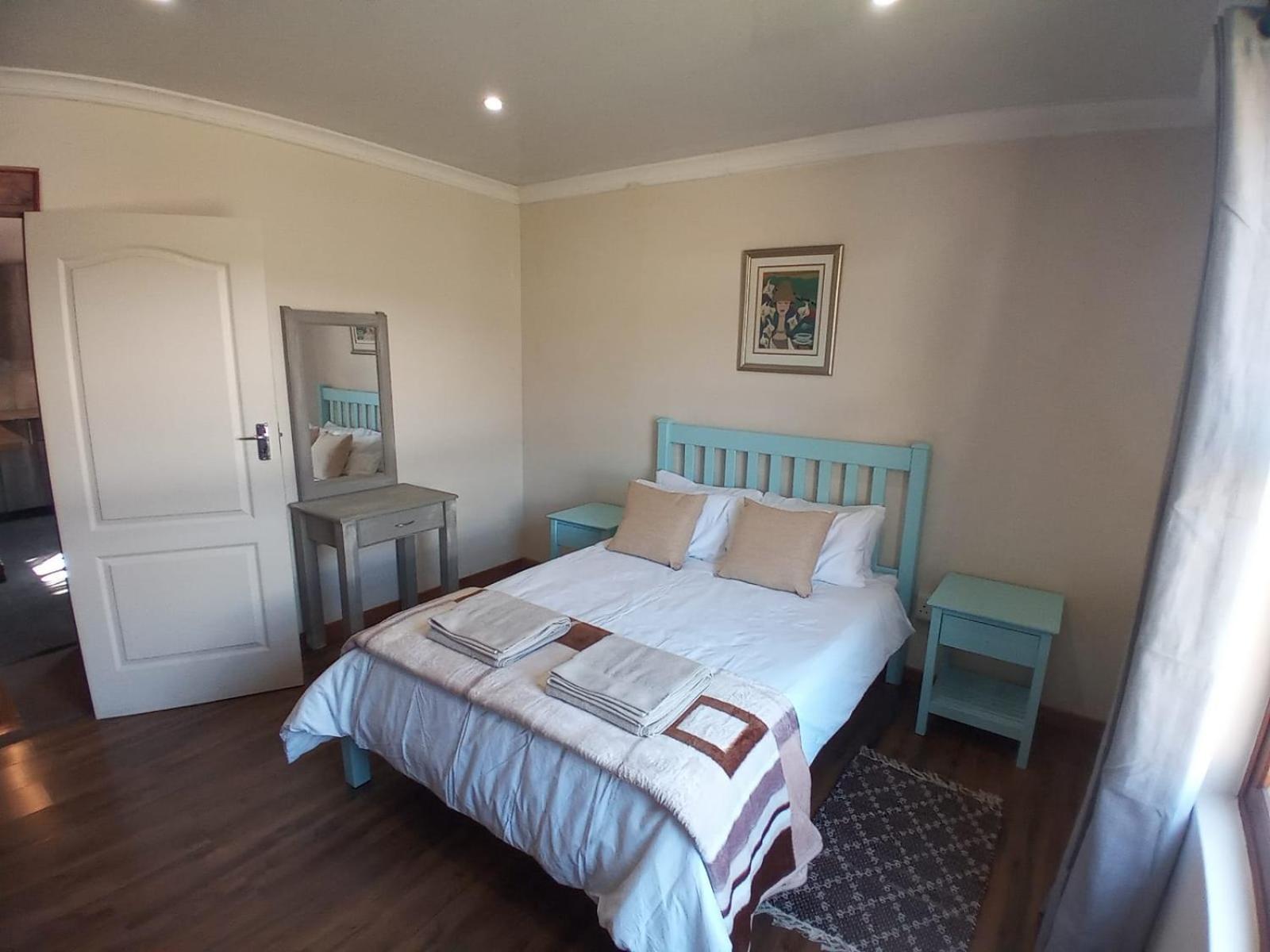 Three-Bedroom House - Photo 2