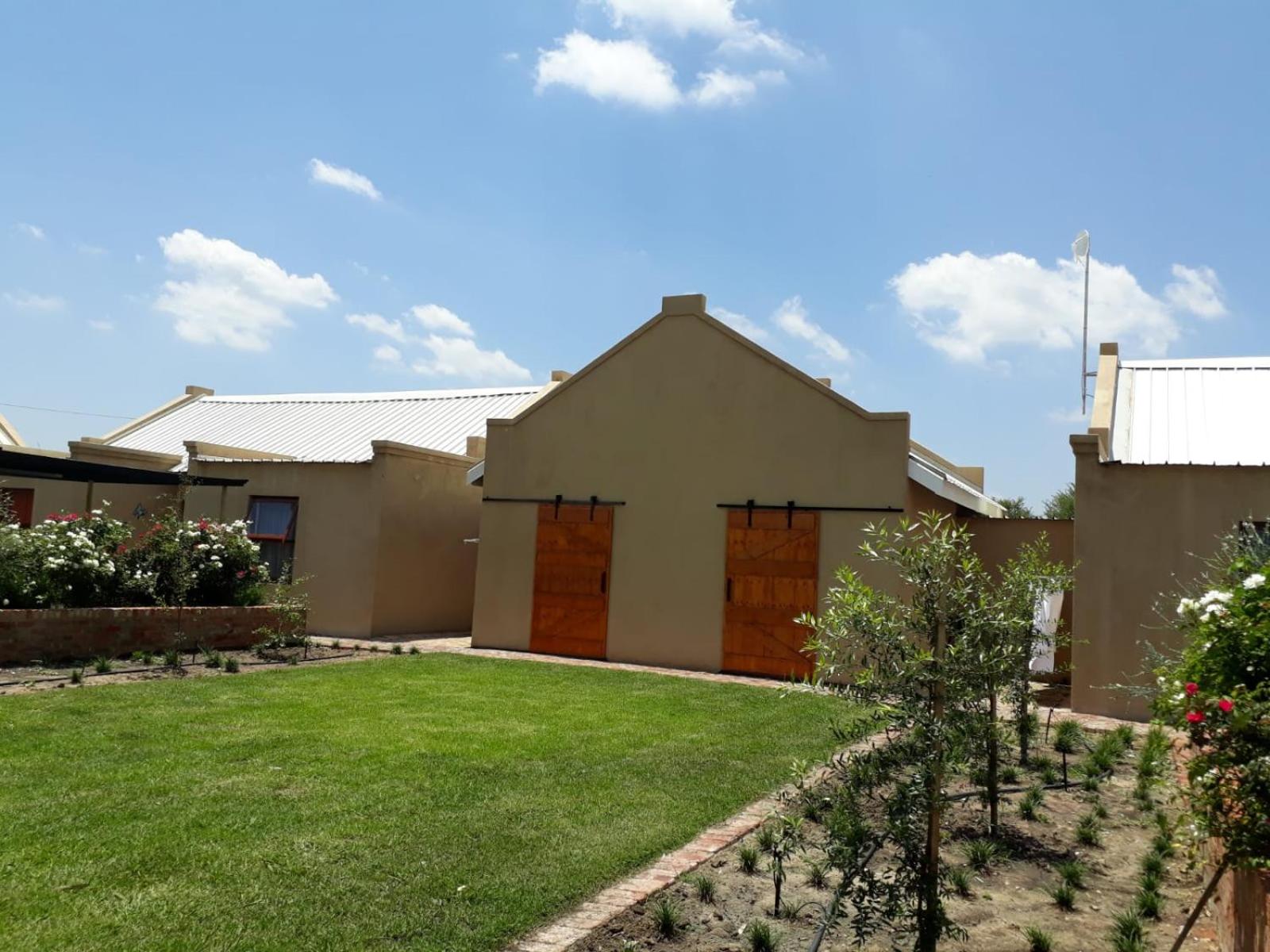 Three-Bedroom House - Photo 6