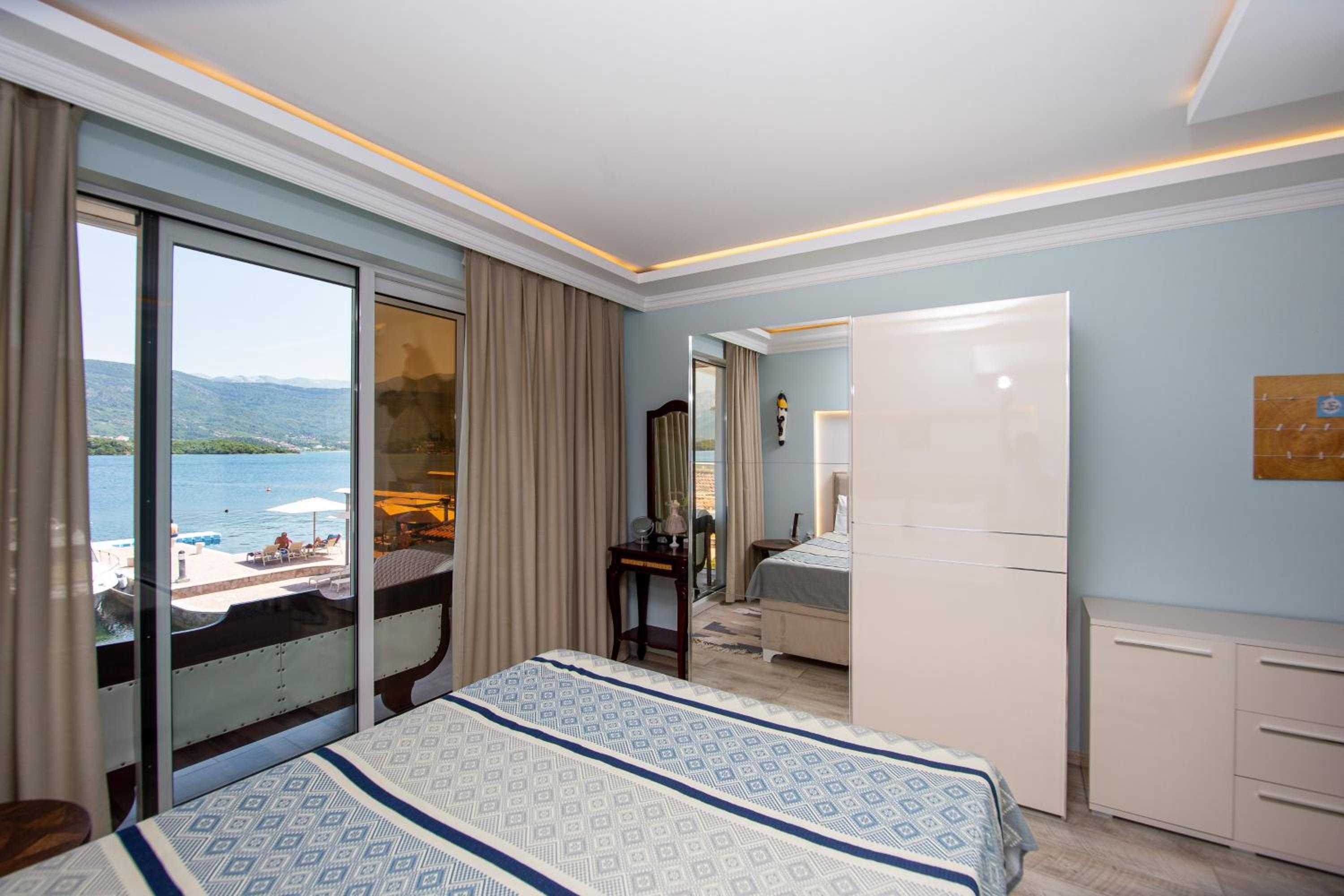 Villa - Beach Front