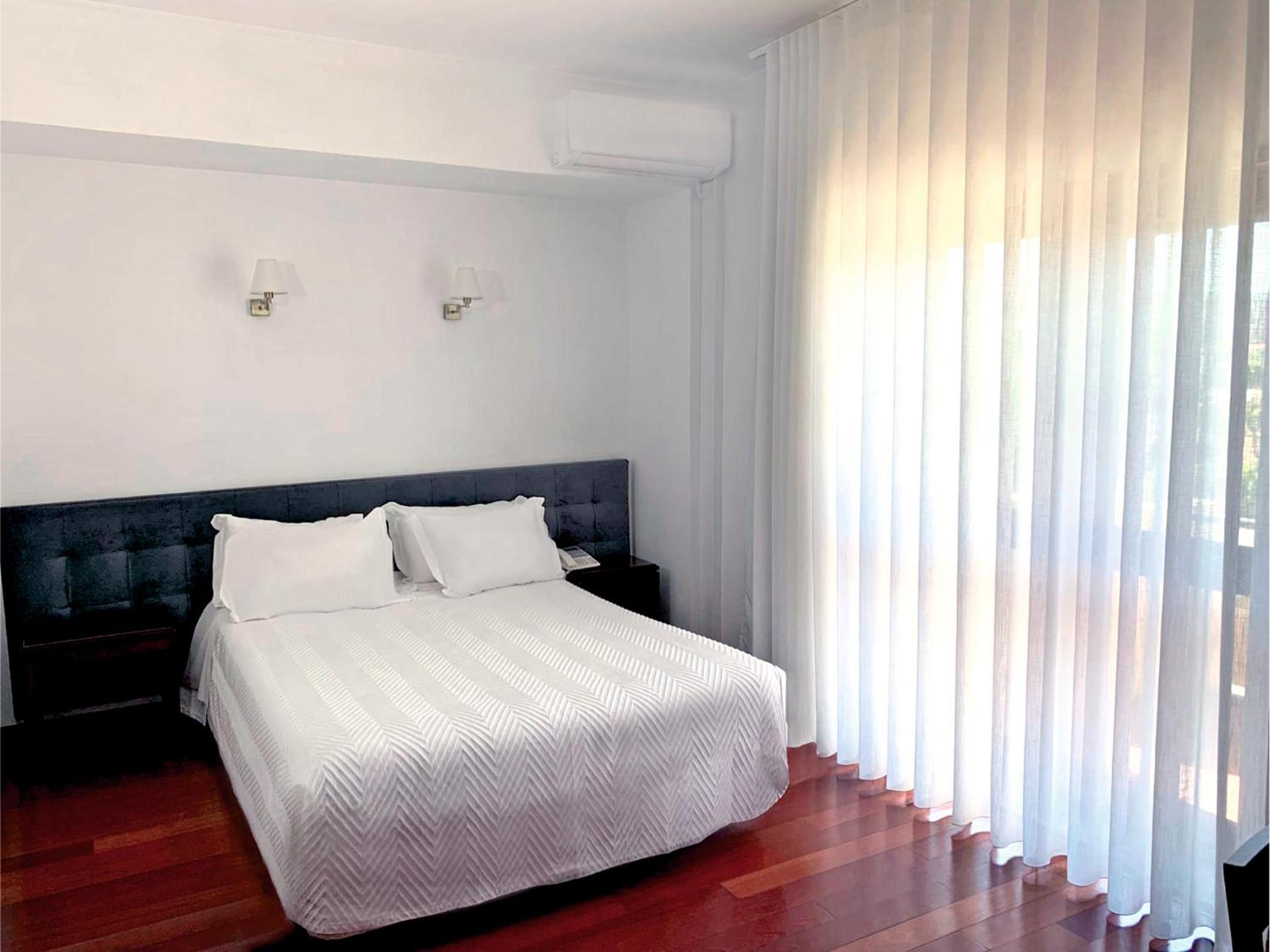 Double or Twin Room - Photo 9