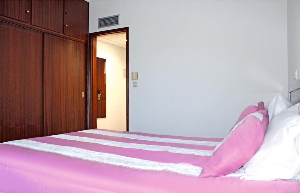 Double or Twin Room - Photo 6