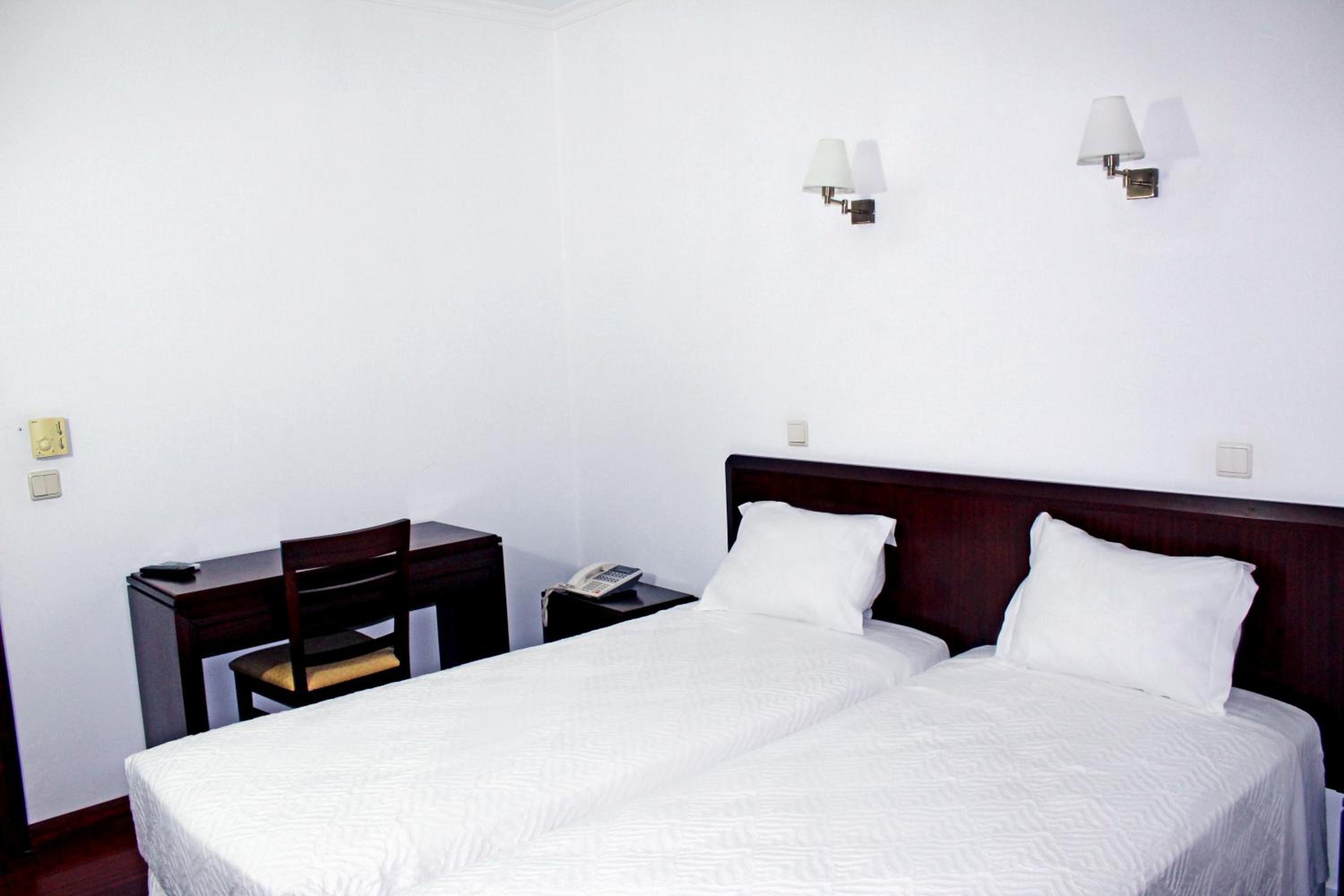 Double or Twin Room - Photo 8