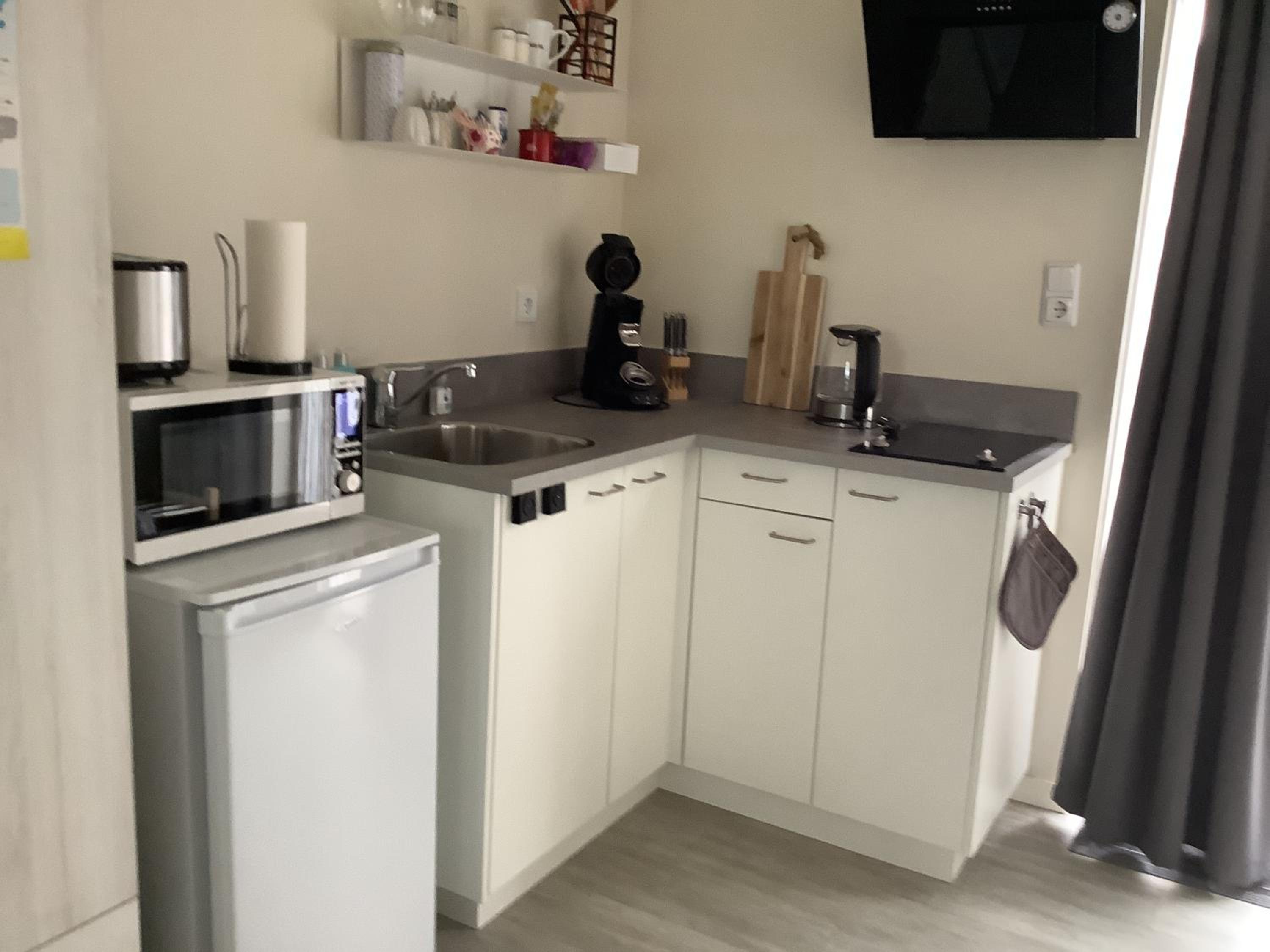 Luxe 2-People Apartment - Photo 18