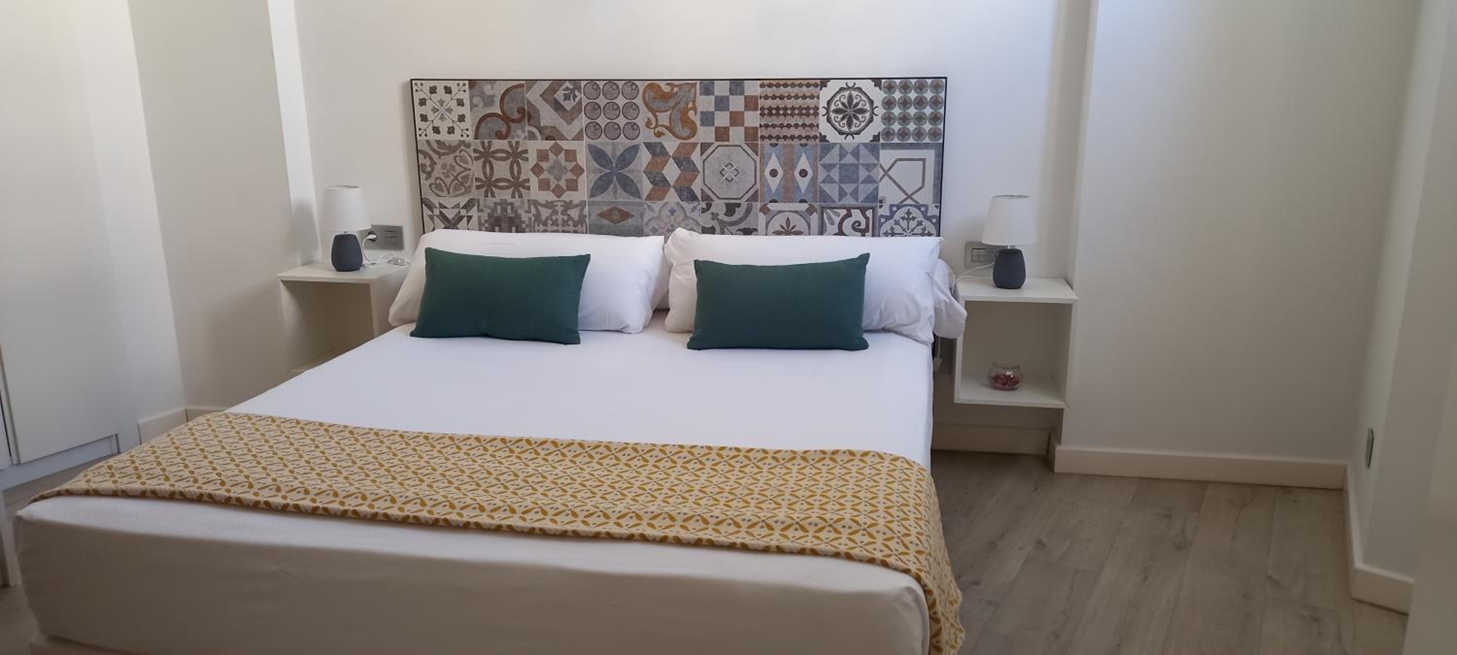 Superior One-Bedroom Apartment - Photo 9