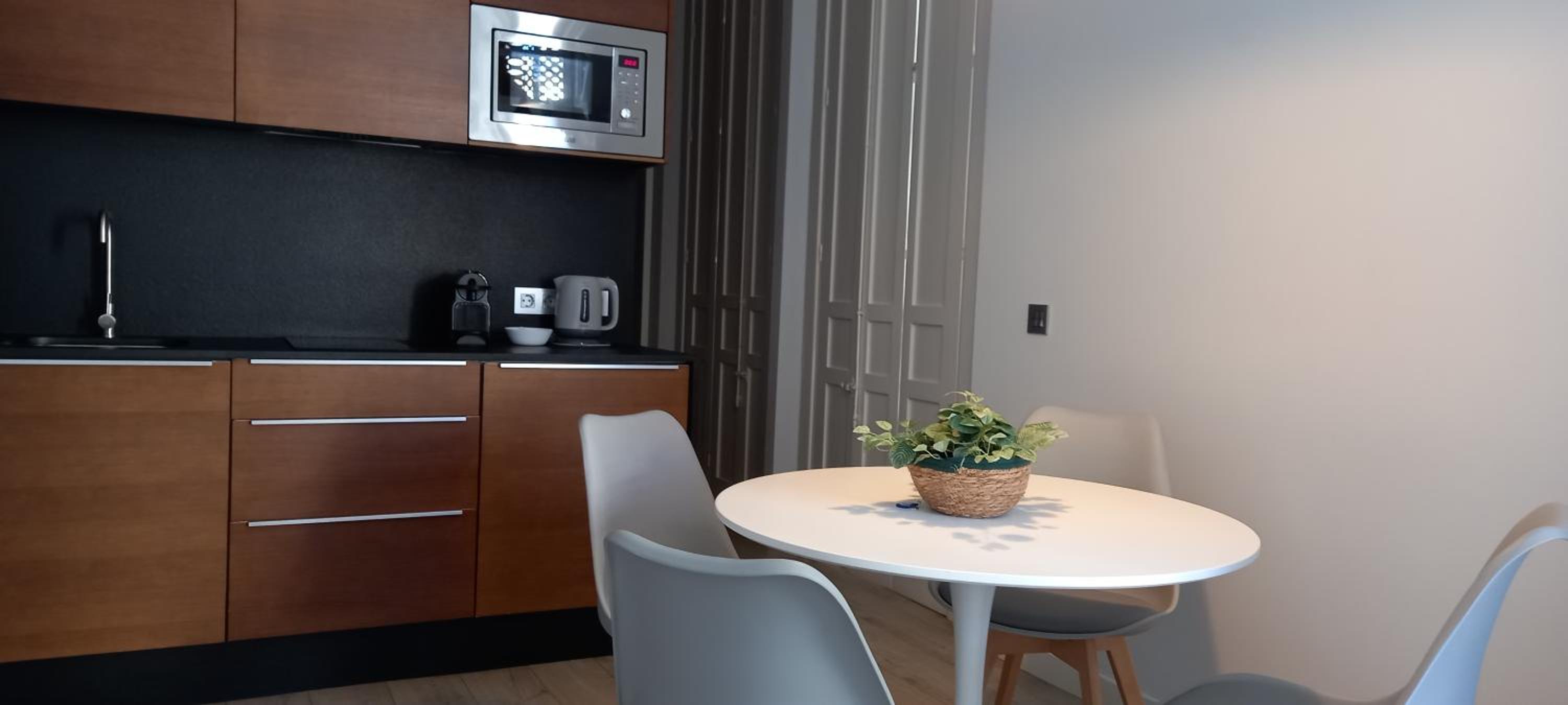 Superior One-Bedroom Apartment - Photo 14