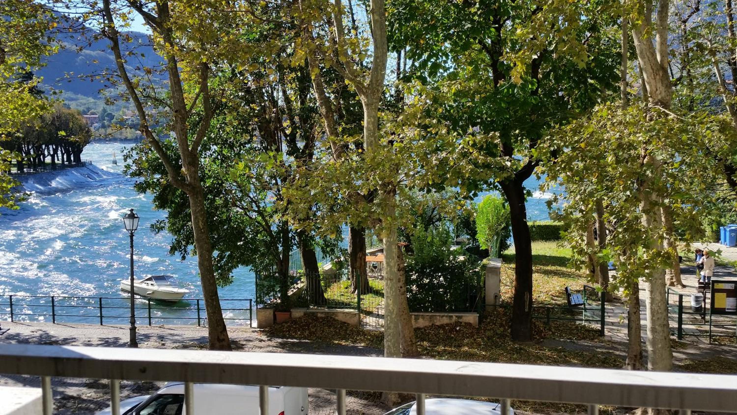 King Room with Lake View - Photo 8