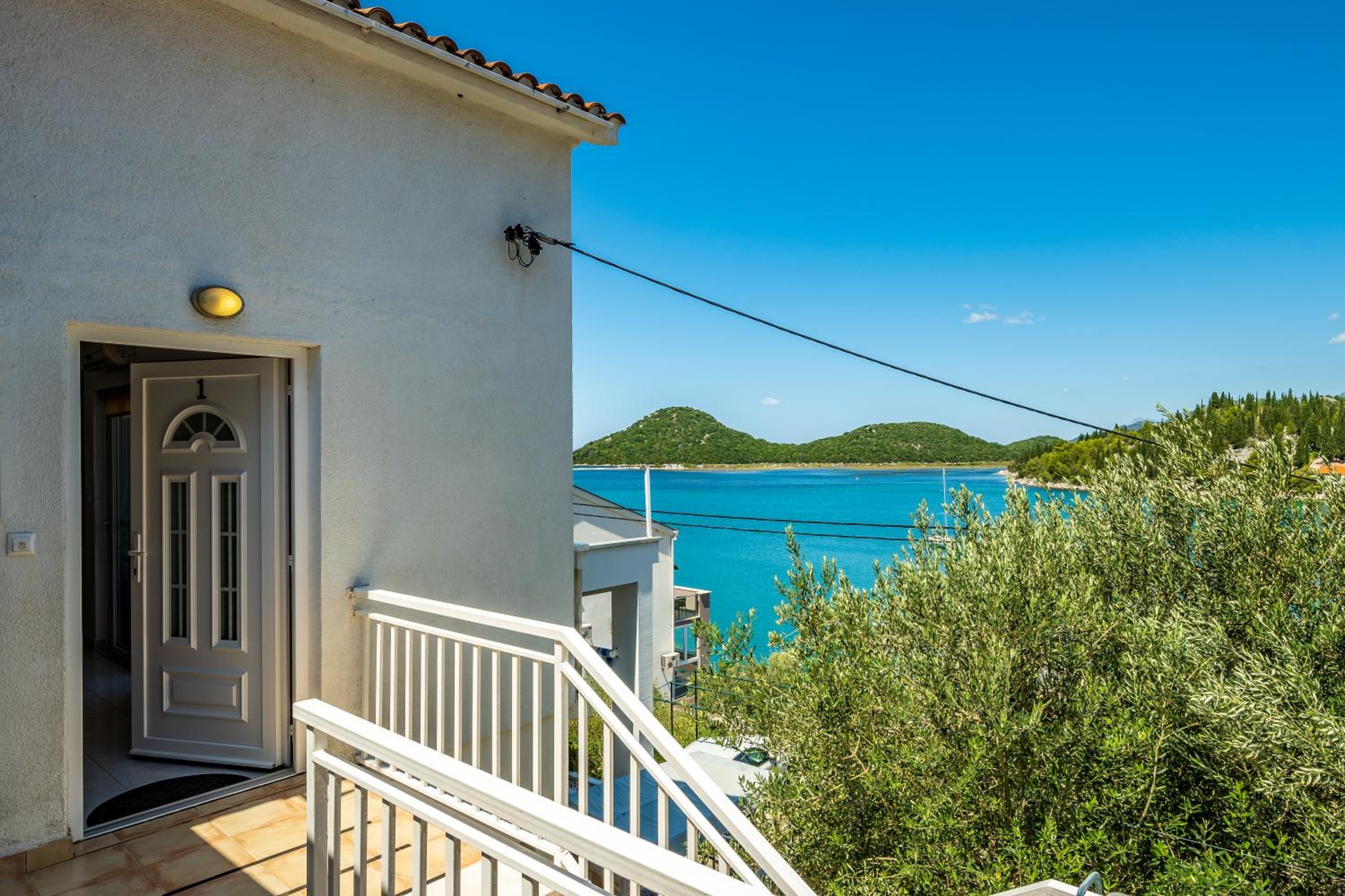 Studio Apartment with Sea View photo 3