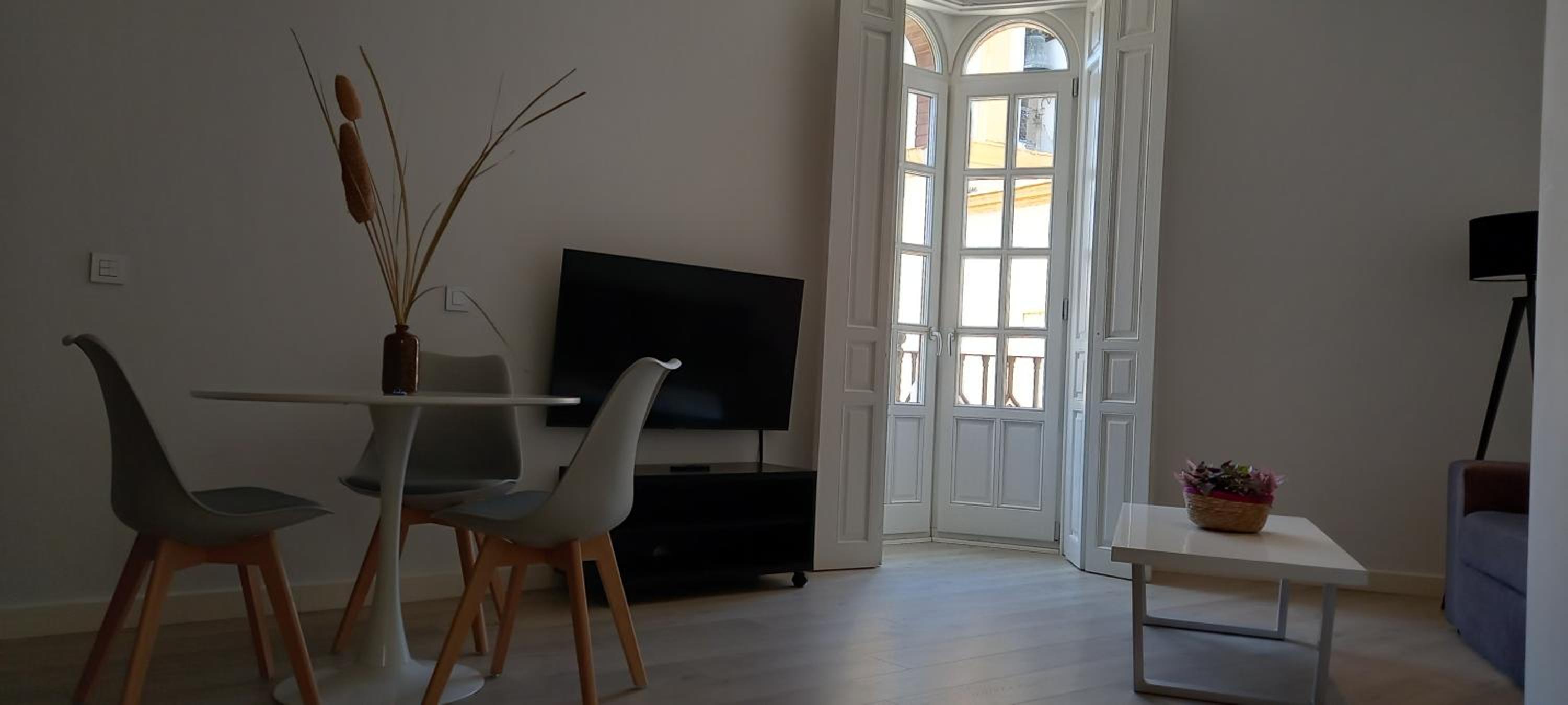 Superior One-Bedroom Apartment - Photo 12