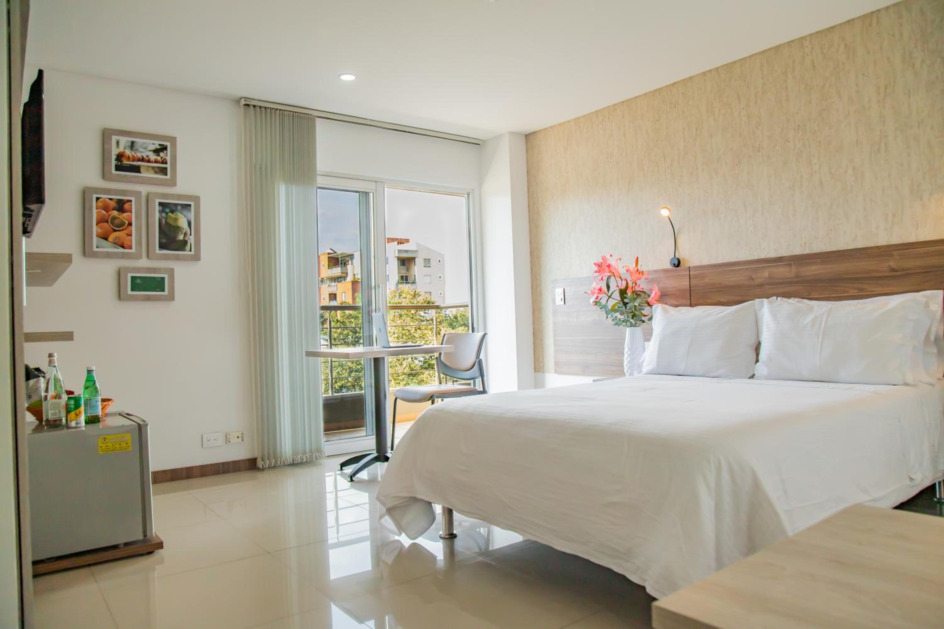 Queen Room with Balcony photo 2