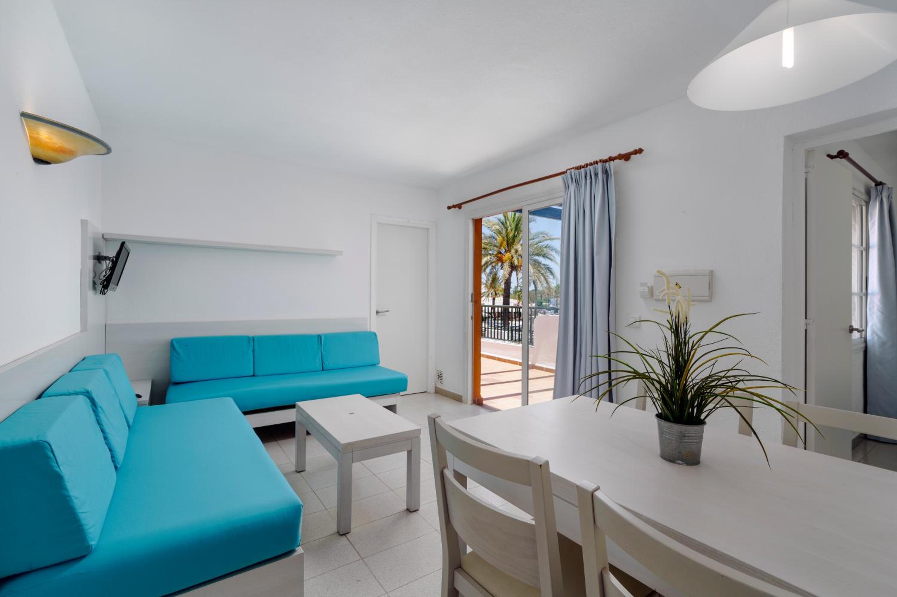 Apartamento de 2 habitaciones con vistas al puerto.