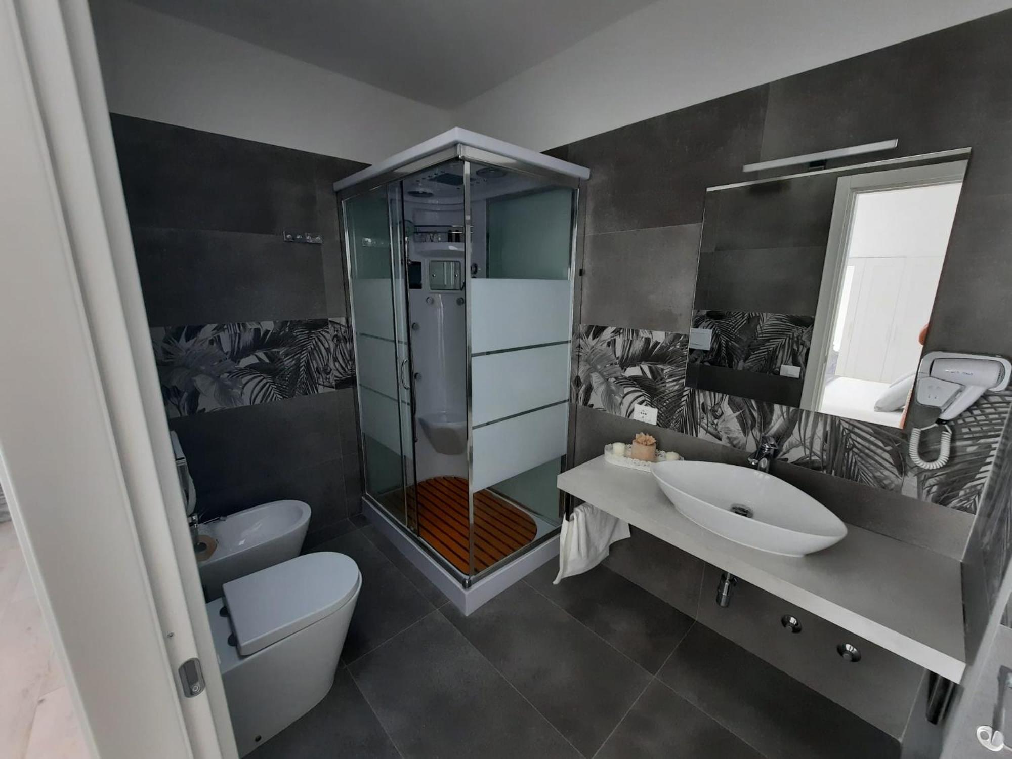 Deluxe Double Room with Sea View photo 3