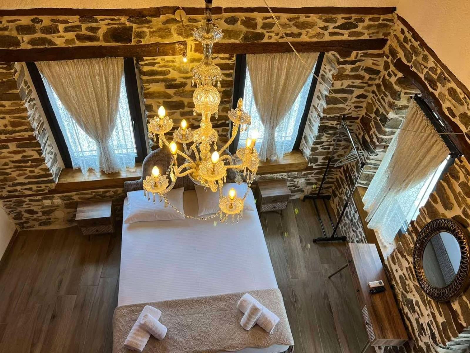 Superior Family Room - Photo 6