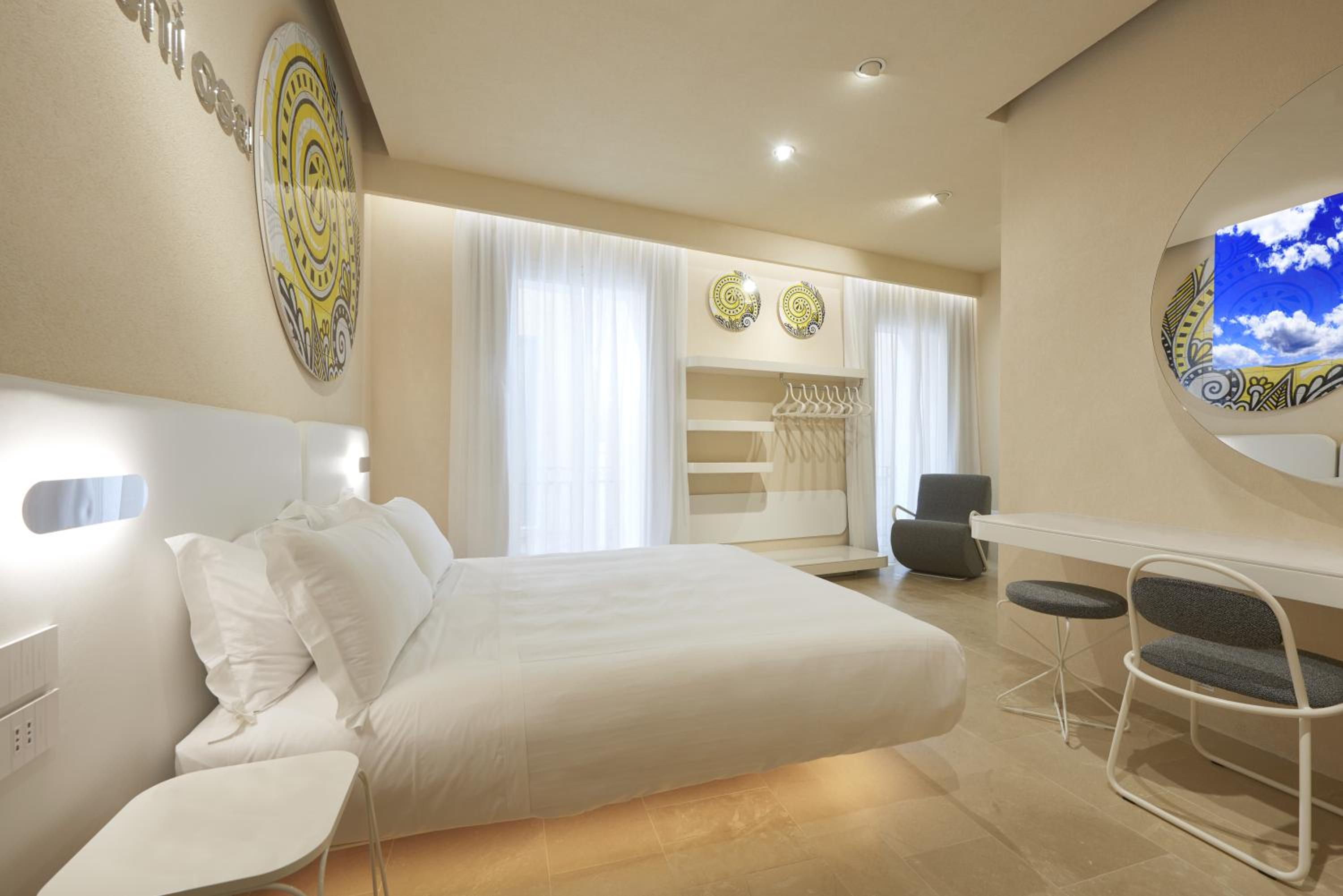 Deluxe Room - Photo 1