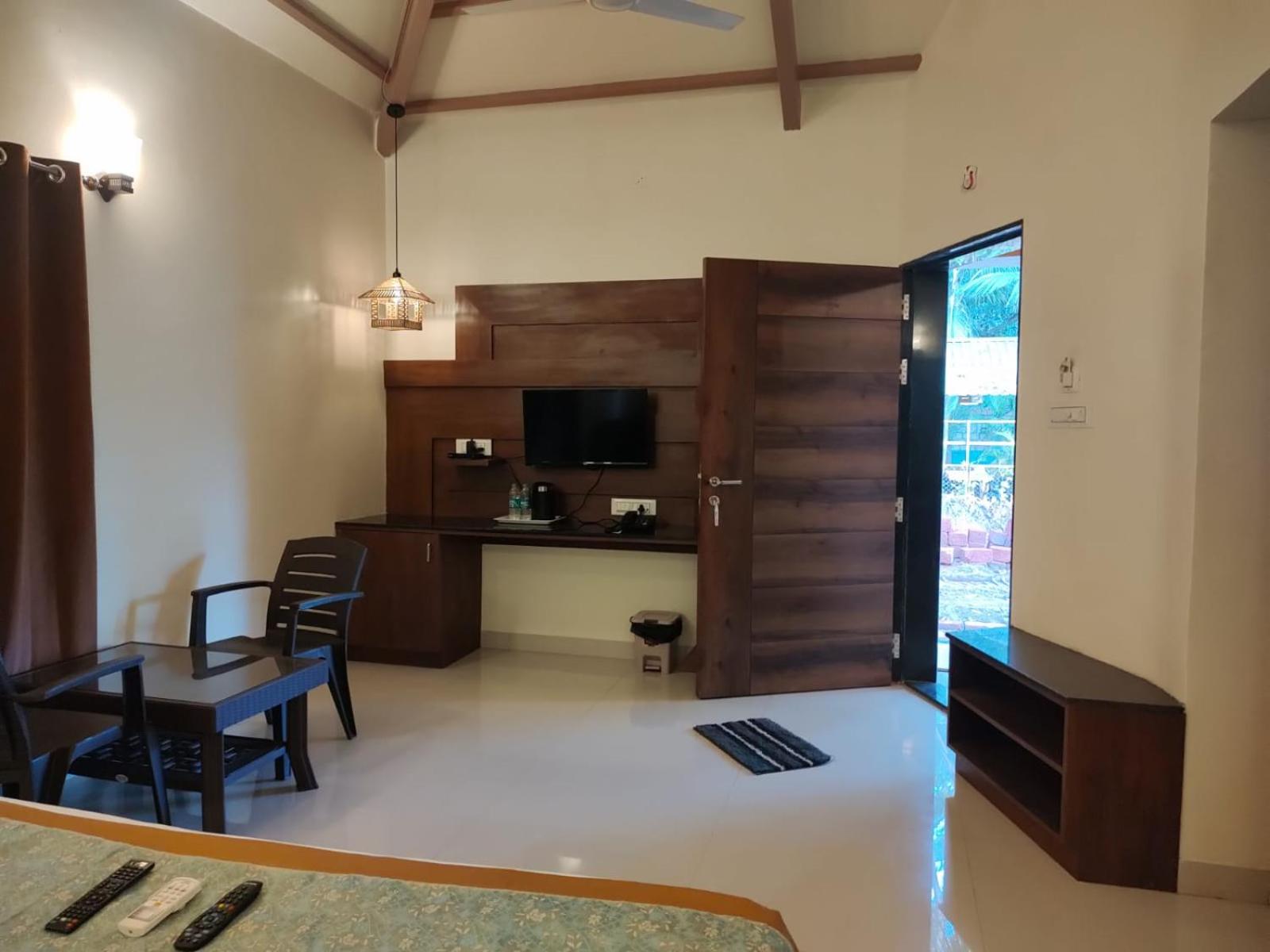 Super Deluxe Cottages - Photo 6