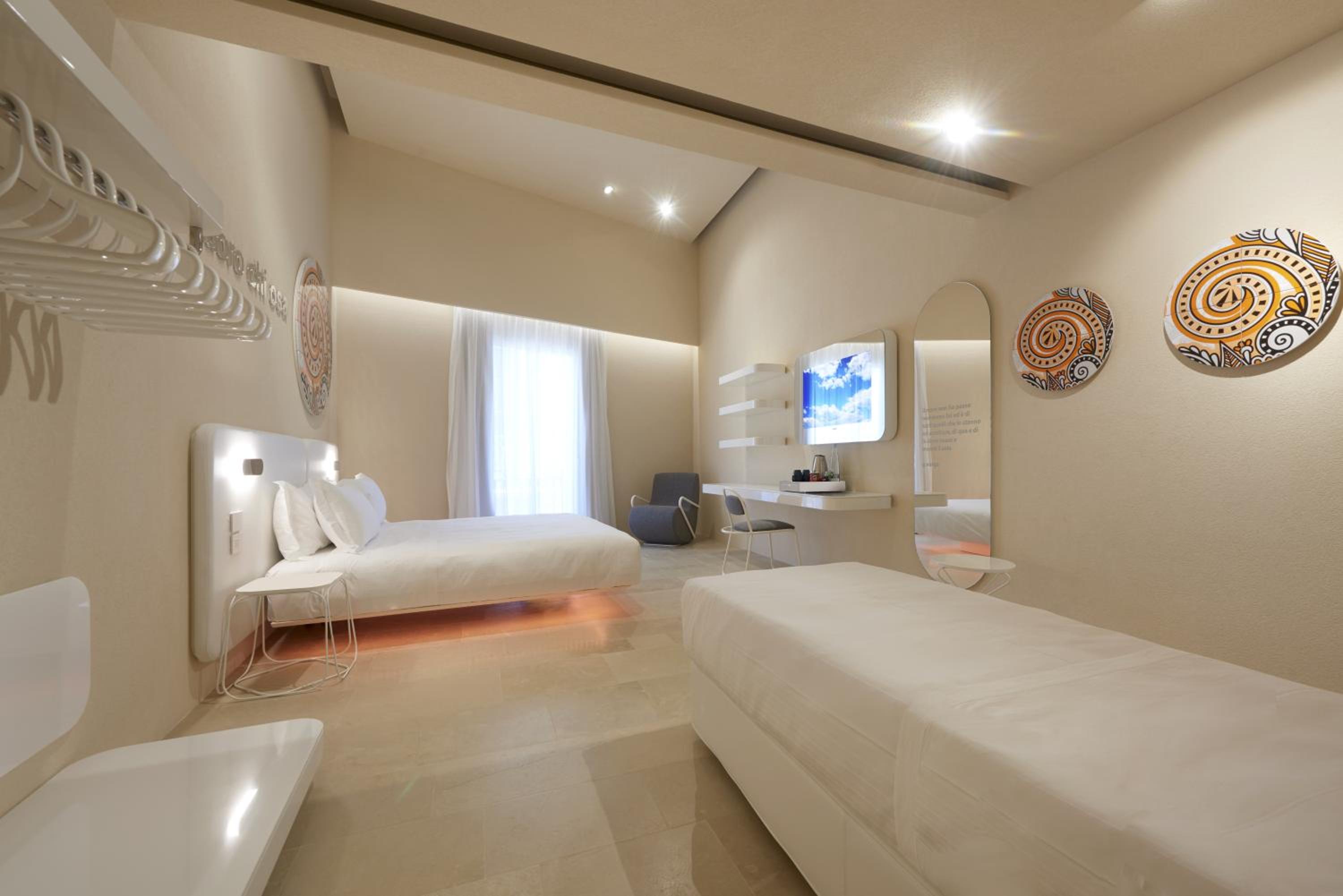 Deluxe Room - Photo 8