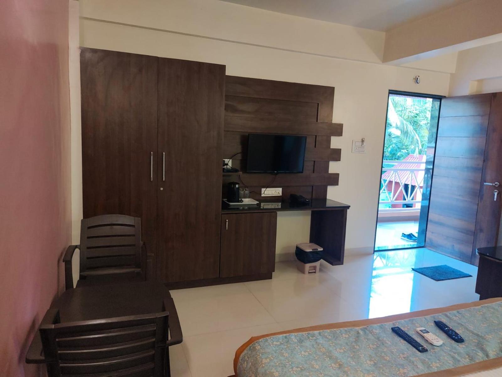 Deluxe Room - Photo 3