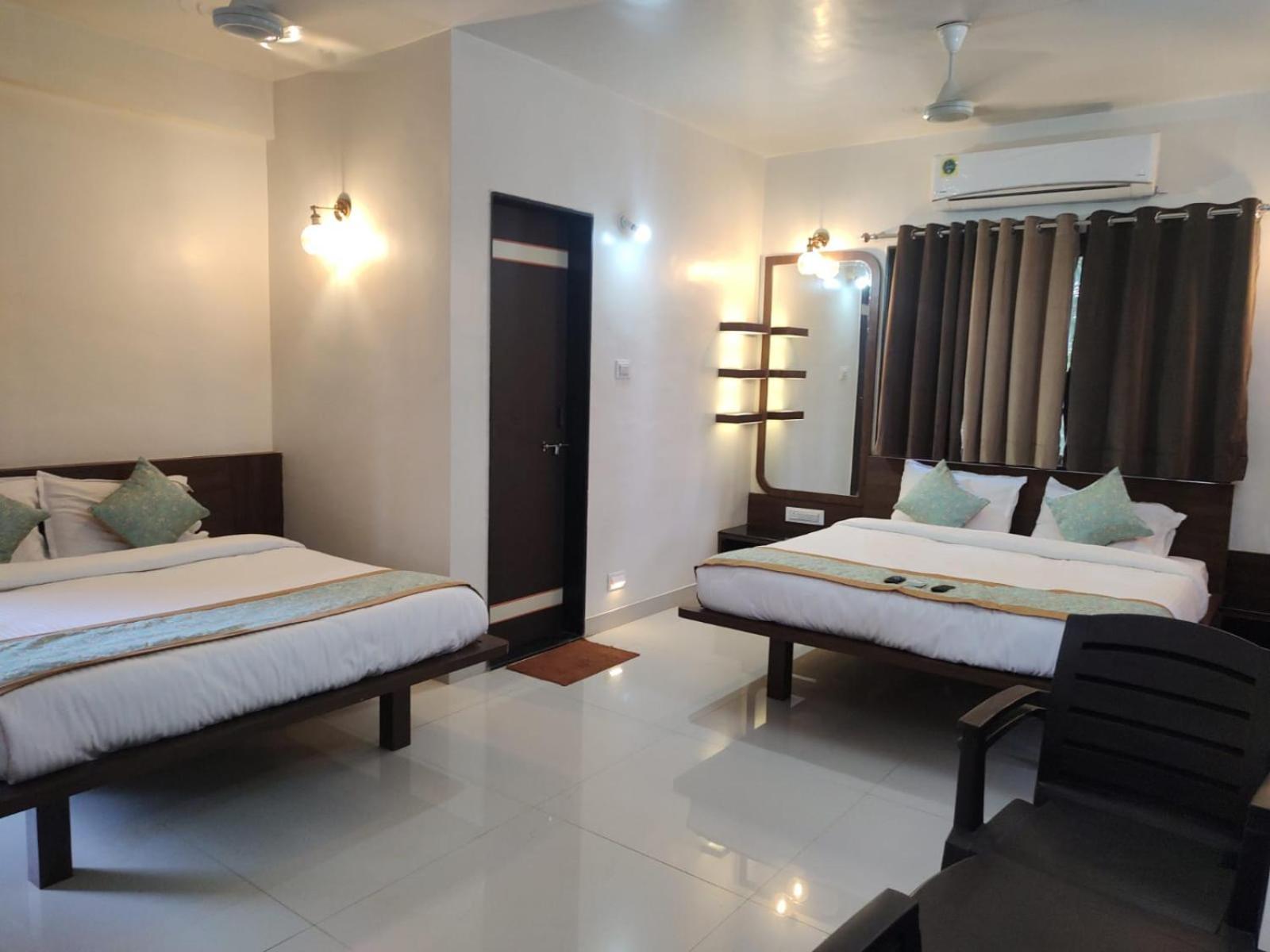 Deluxe Family Room - Photo 1