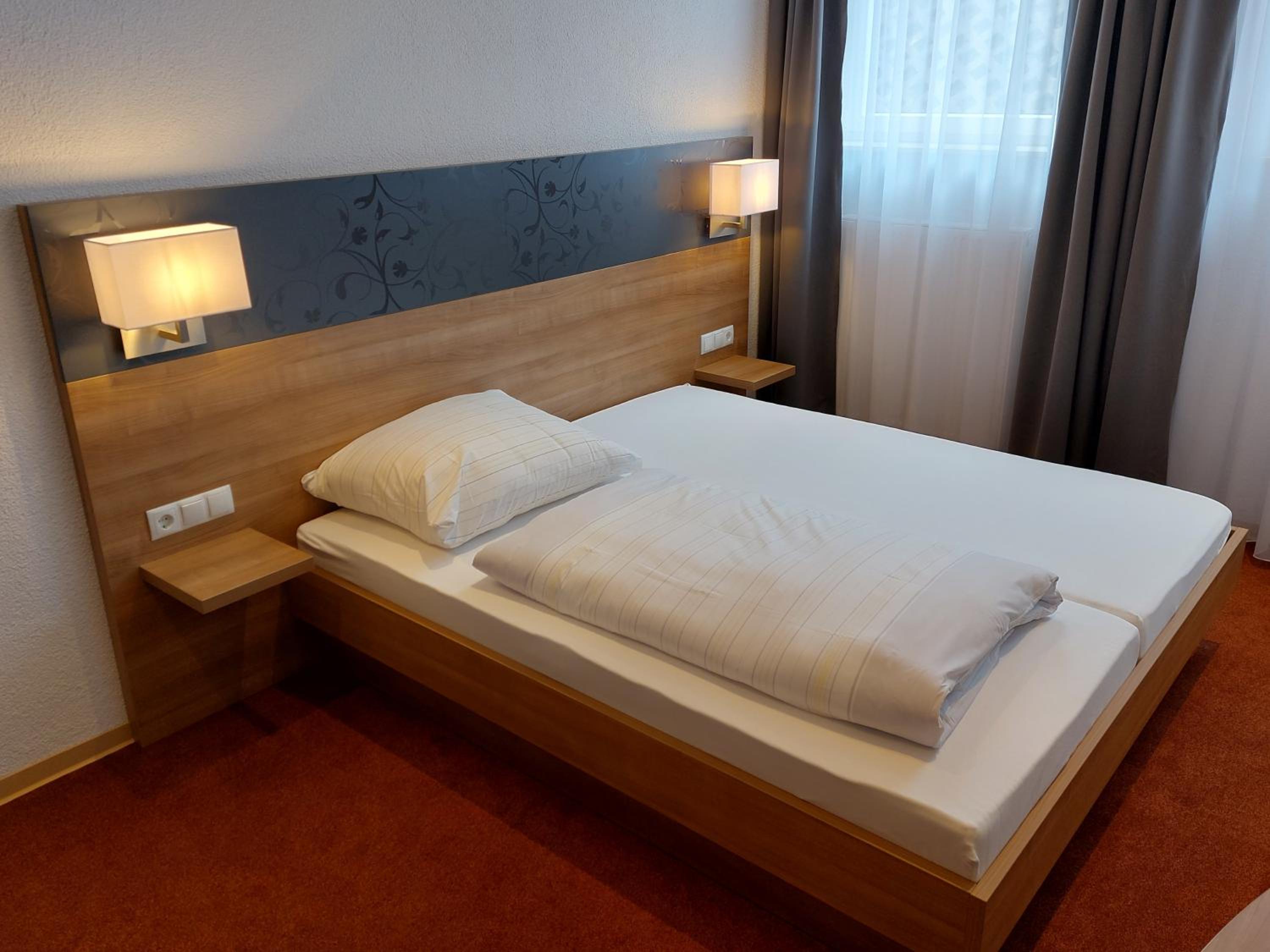 Double Room with Private Bathroom - Photo 7